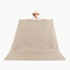 Fog (on sale) / Square@woman holding up the fog square maxi mat