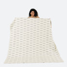 Blanc Dash (on sale) / Square@woman holding maxi mat