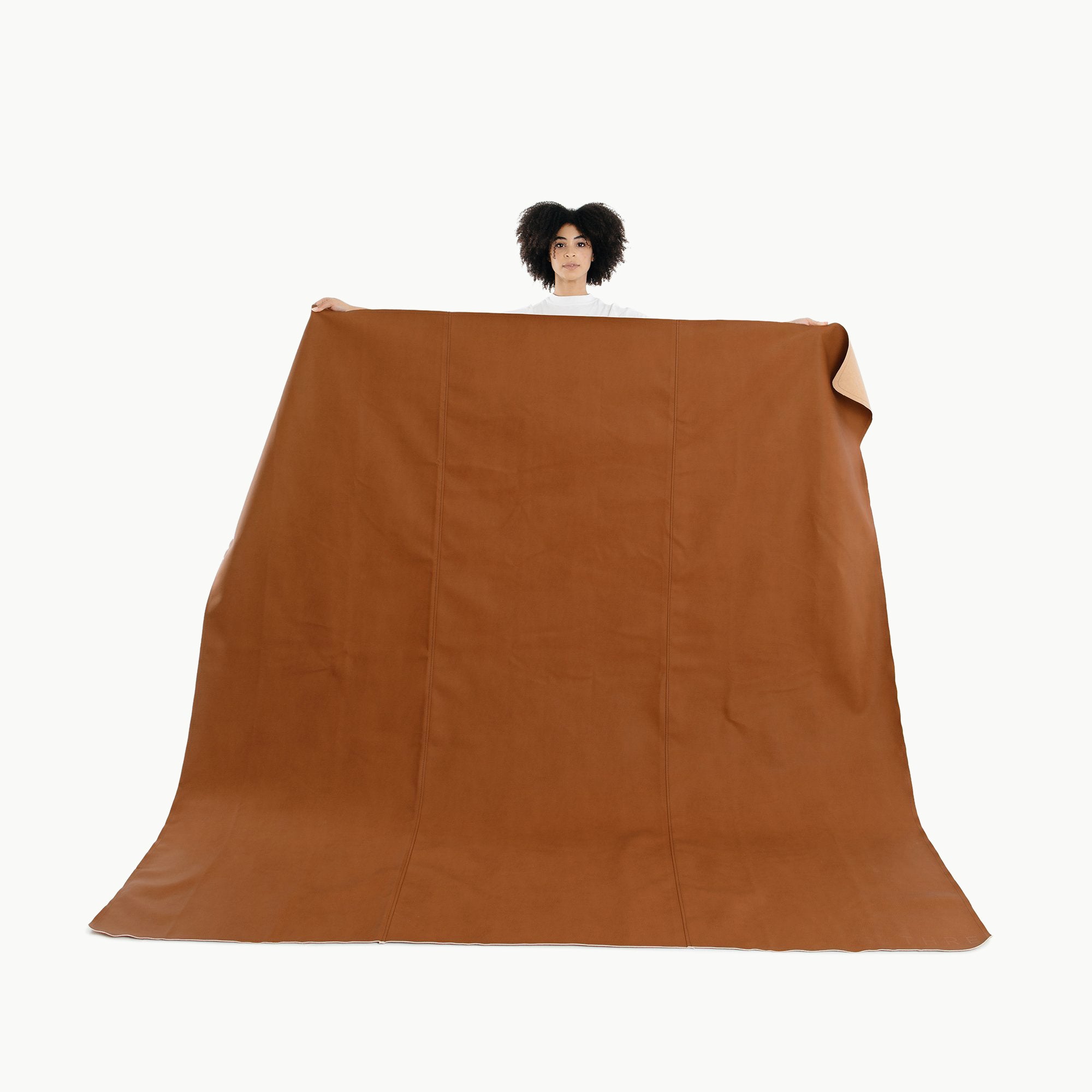 Ginger (on sale) / Square@woman holding maxi mat