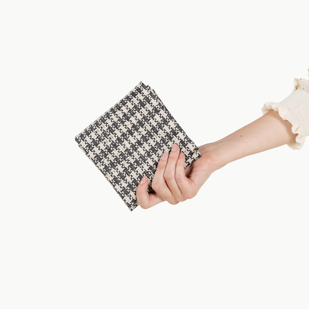 Houndstooth (on sale)@hand holding the houndstooth micro+ mat
