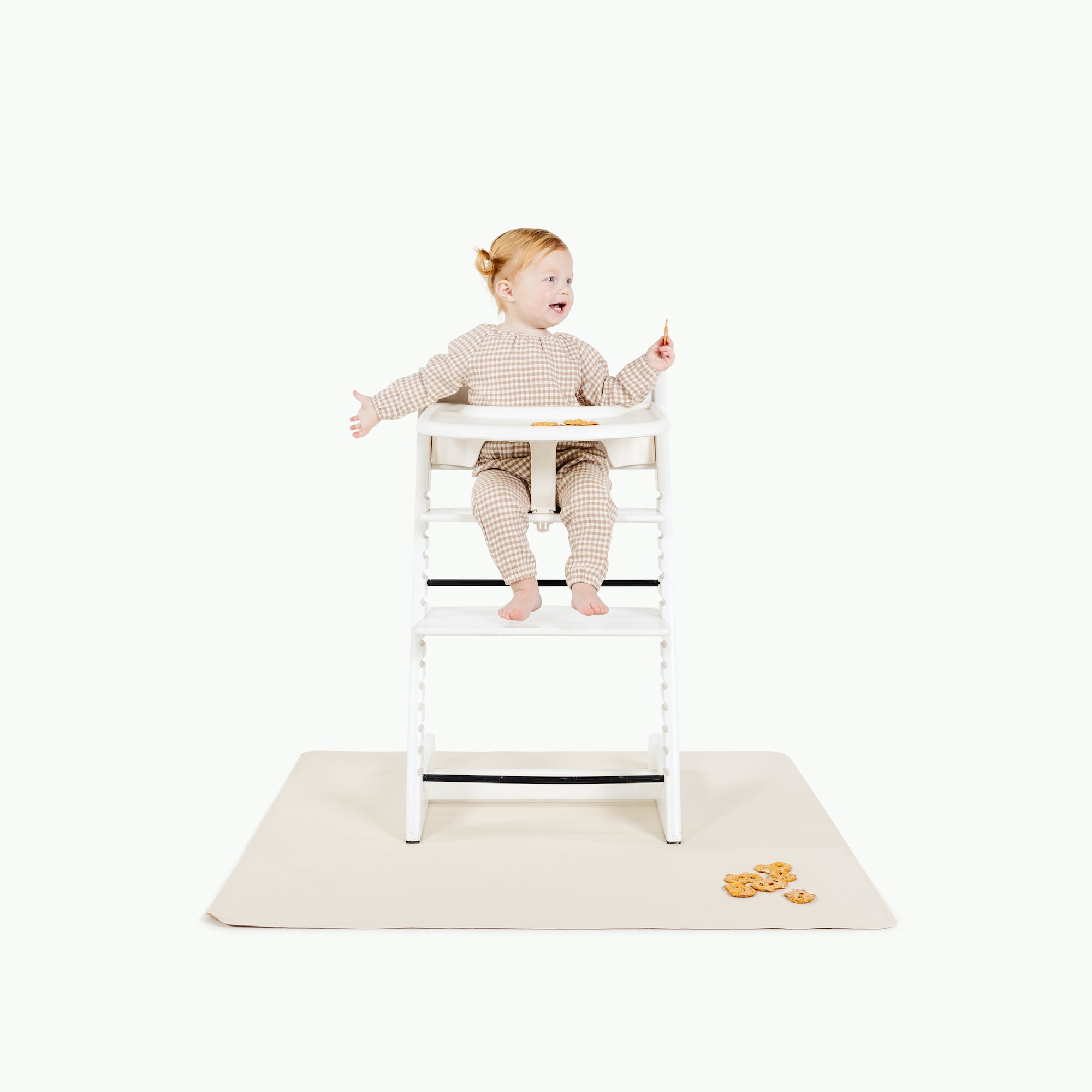 Ivory / Mini@baby in a highchair on the mini mat Mini (Color)