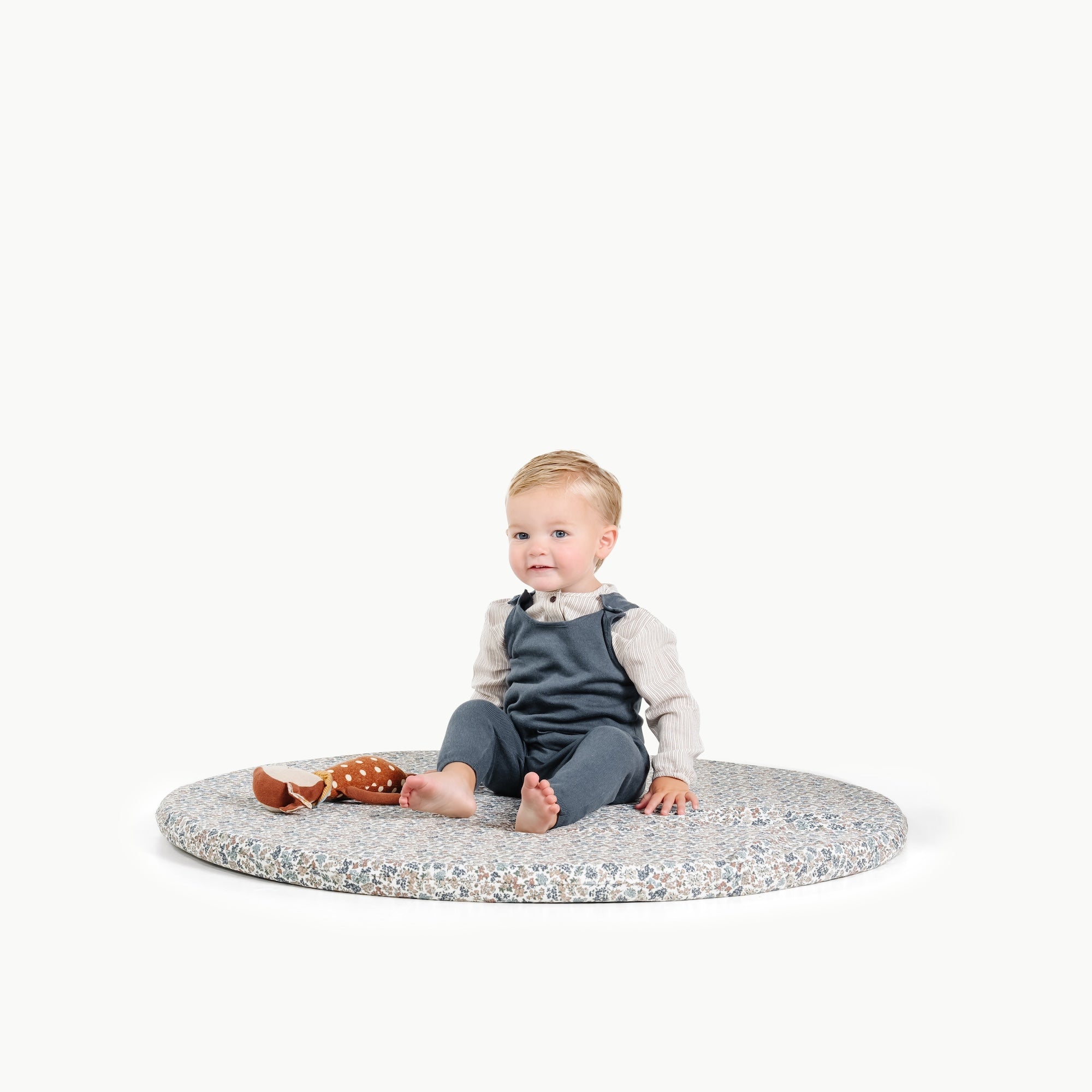 Joanna Bloom / Circle@little boy sitting on padded mini