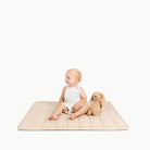 Millet / Square@kid sitting on the millet square quilted mat