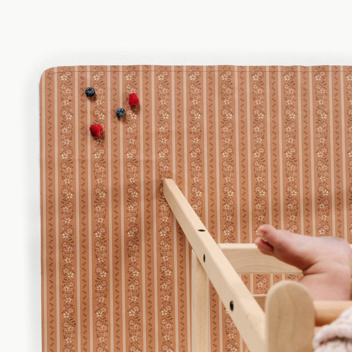 Floral Stripe@overhead detail image of mini mat