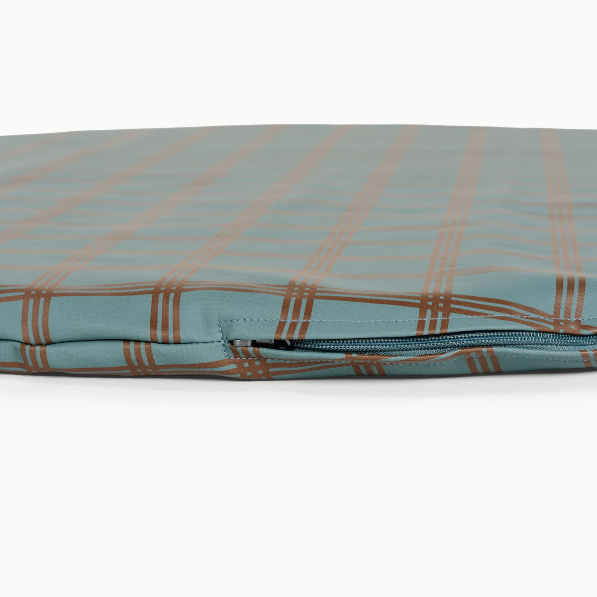 Rustic Plaid@zipper detail image on padded mini rustic stripe