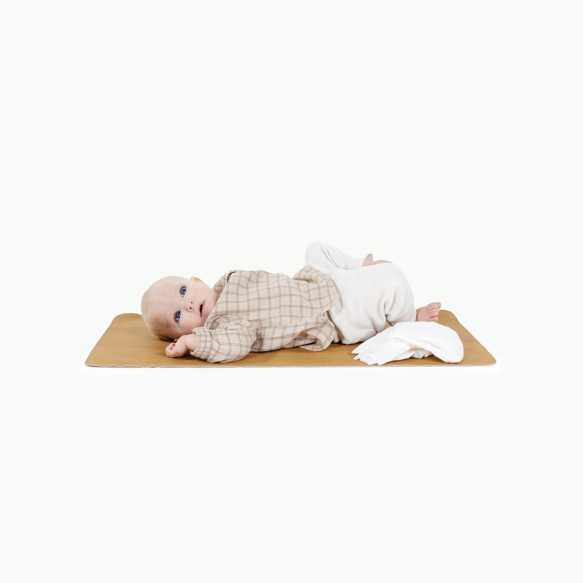 Tassel@baby laying on the tassel micro+ mat