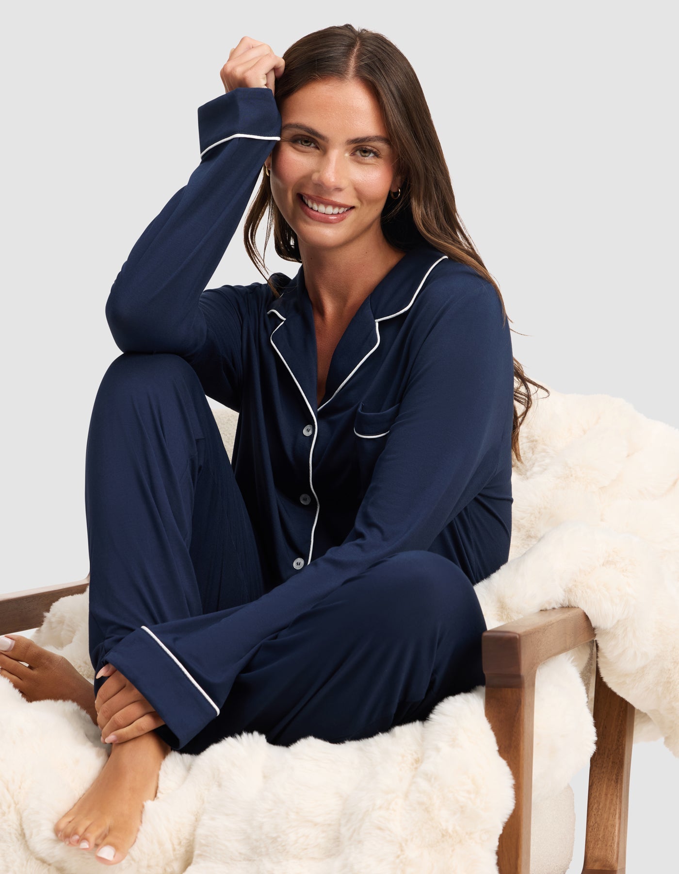 Navy@woman wearing navy cozy earth pajamas