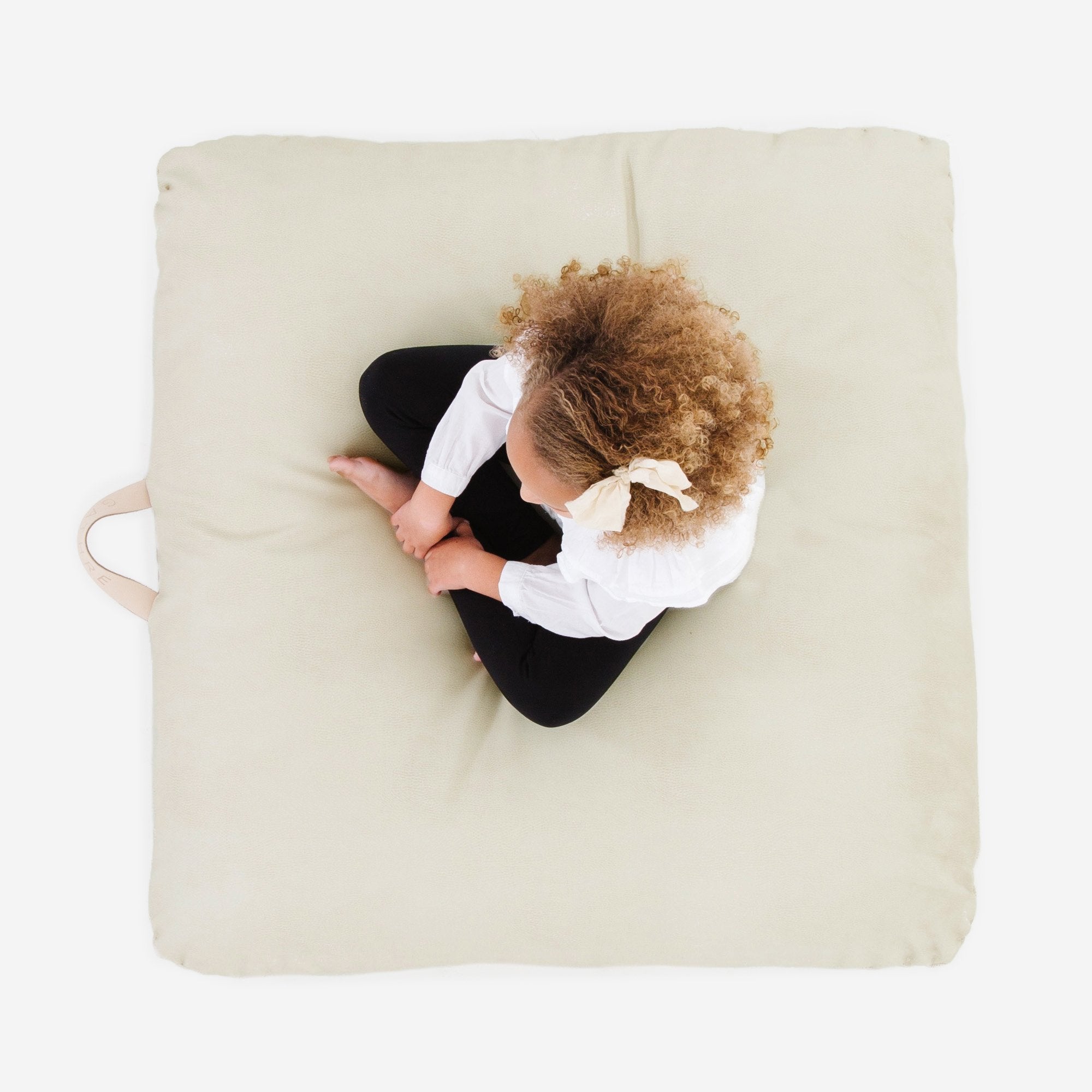 Blanc (on sale) / Square@Overhead of kid sitting on the Blanc Square Floor Cushion