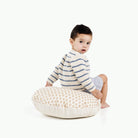 Bloom (on sale) / Circle@Kid sitting on the Bloom Circle Mini Floor Cushion