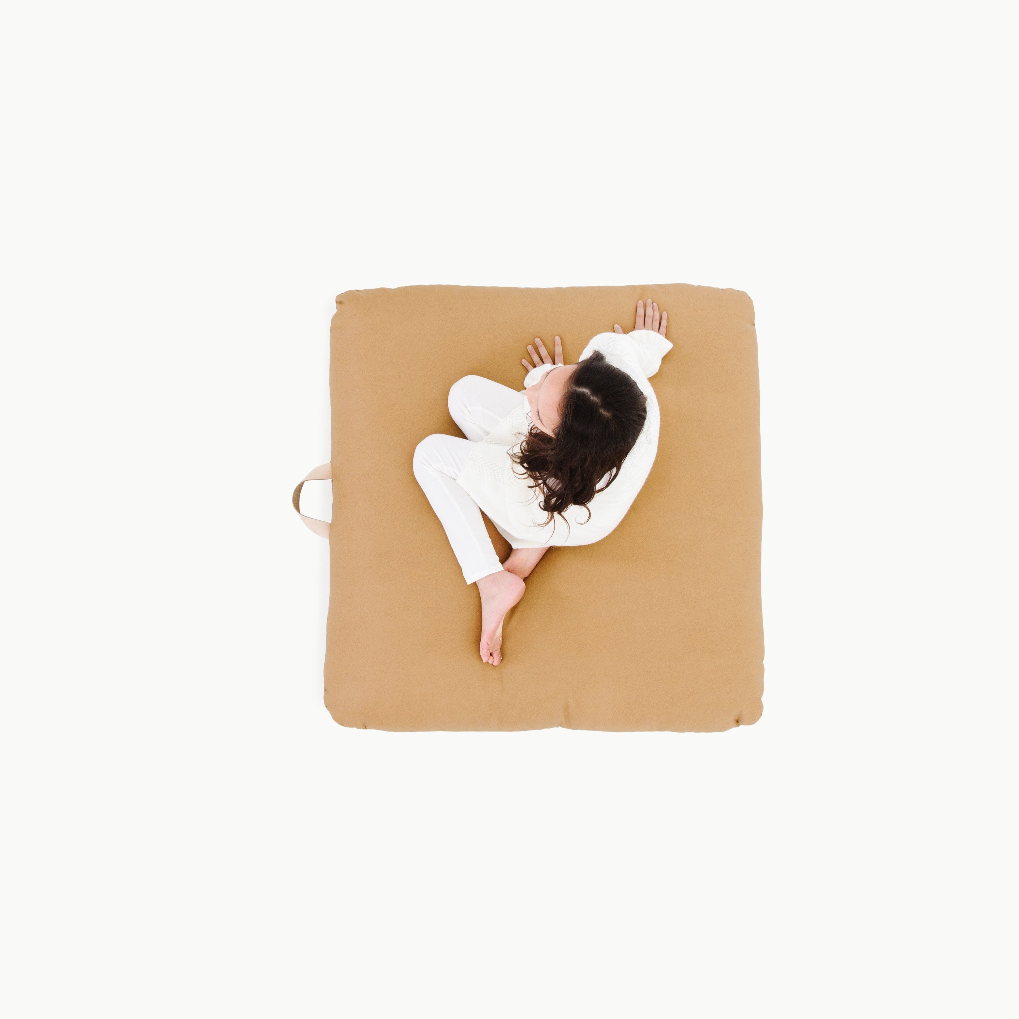 Camel / Square@Overhead kid sitting on the Camel Square Floor Cushion 
