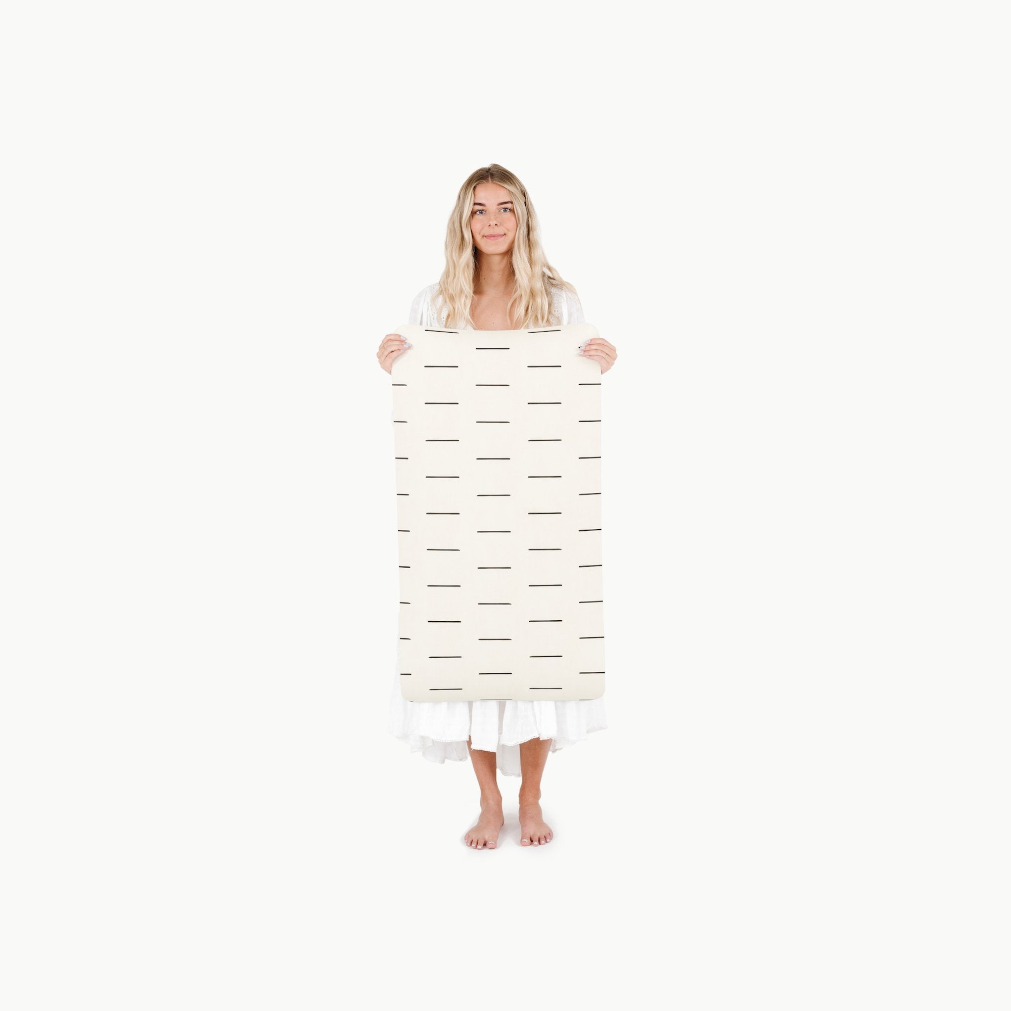 Blanc Dash (on sale)@Woman holding the small blanc dash home mat