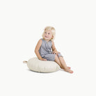 Blanc (on sale) / Circle@Kid sitting on the blanc mini circle floor cushion