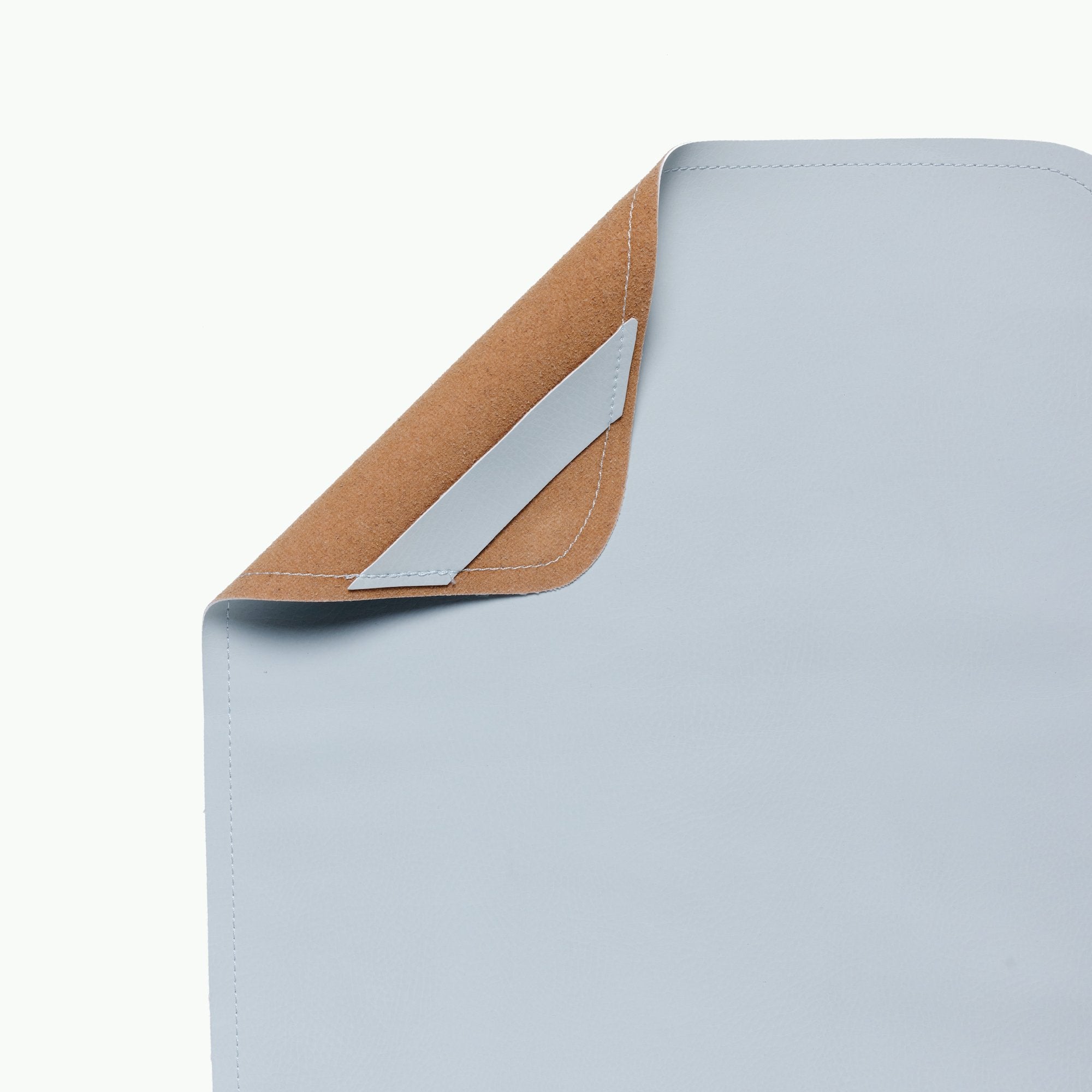 Dawn (on sale)@Hanging tab on the Dawn Midi+ Mat 