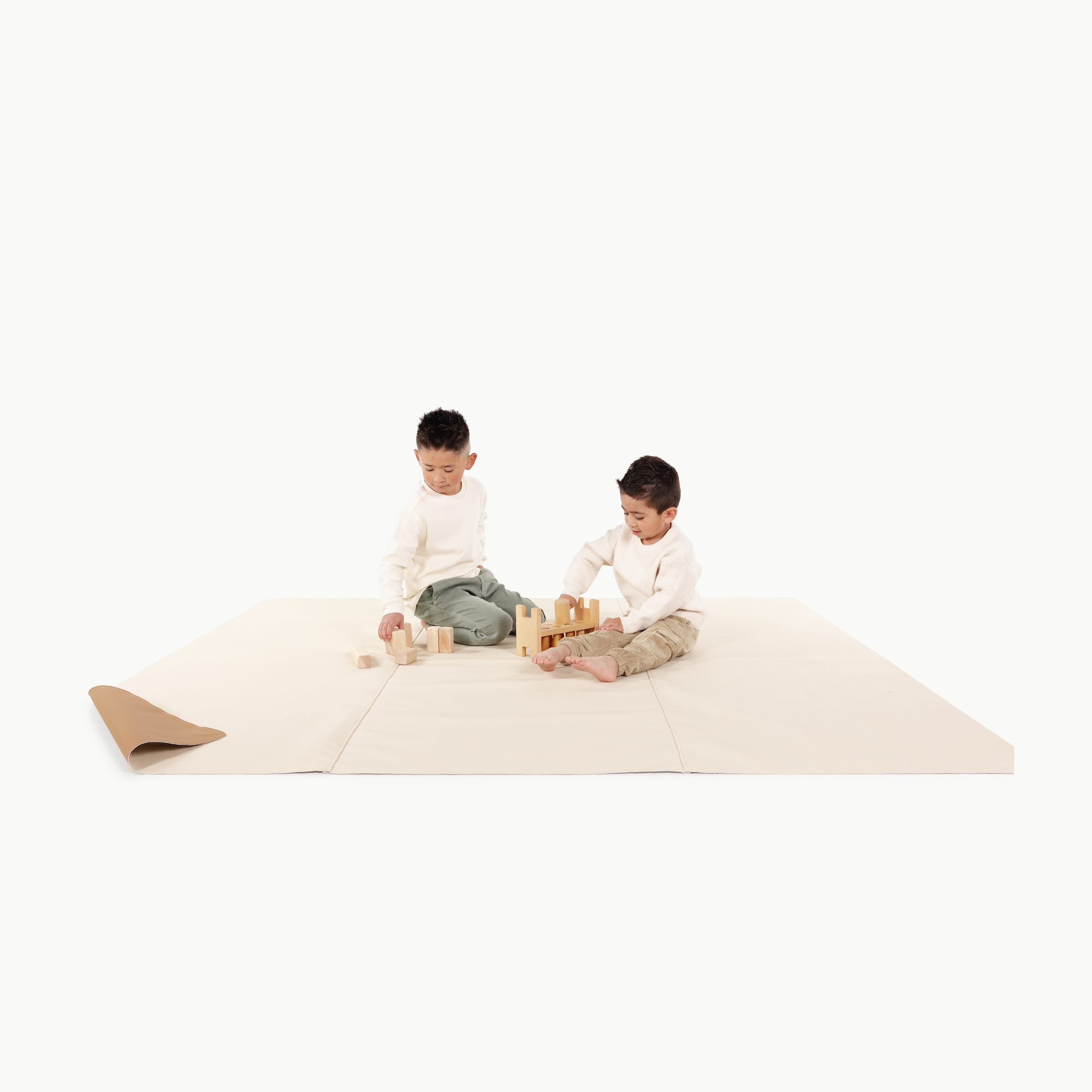Camel • Ivory / Square@Kids playing on mat