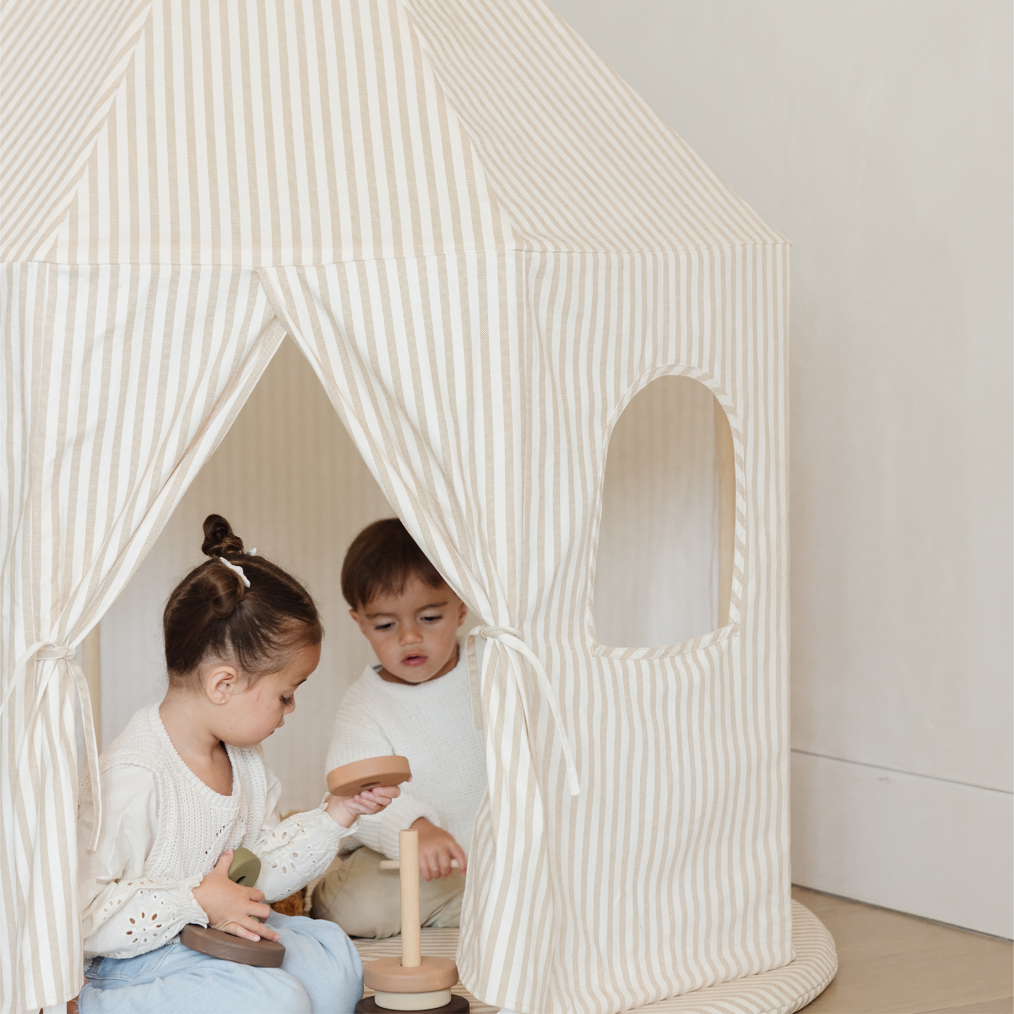 Cafe Stripe@kid playing in the cafe stripe play tent