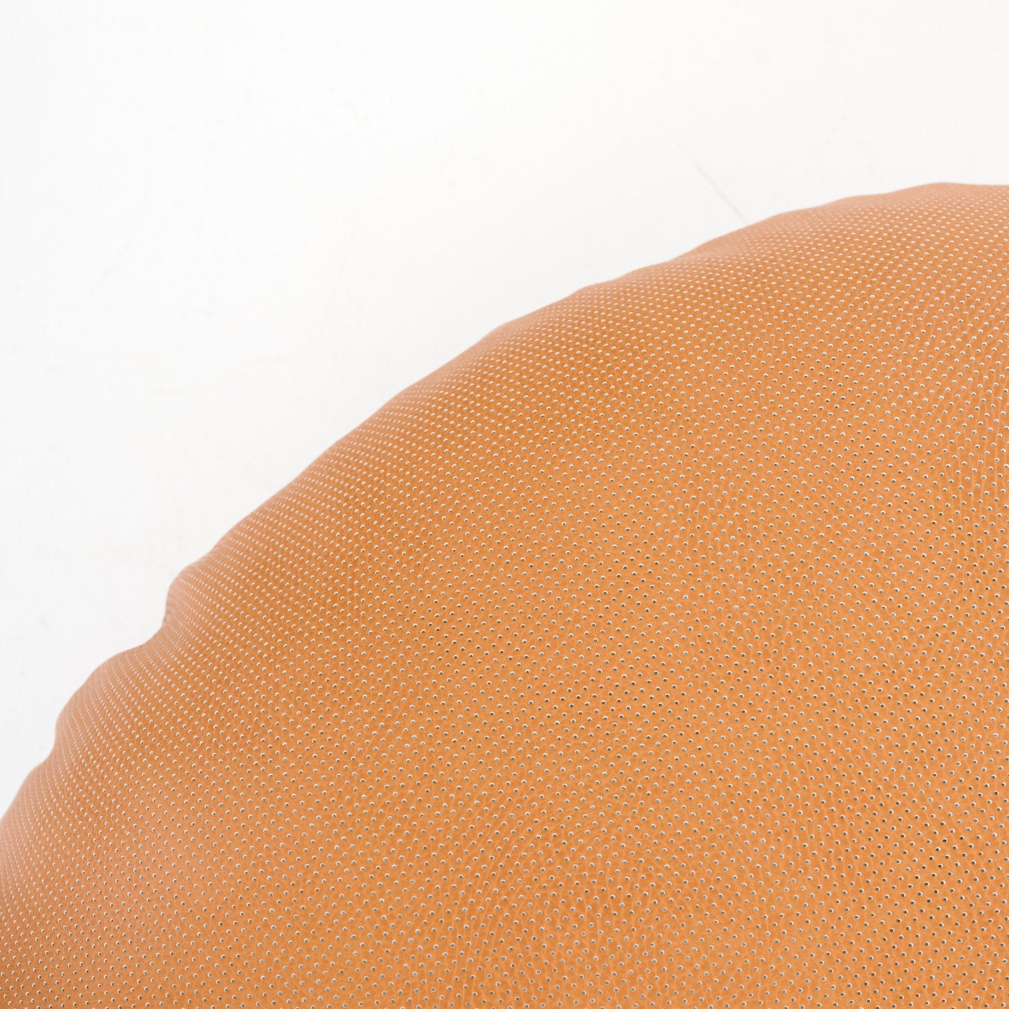 Ginger (on sale) / Circle@Perforated back of the Ginger Circle Floor Cushion