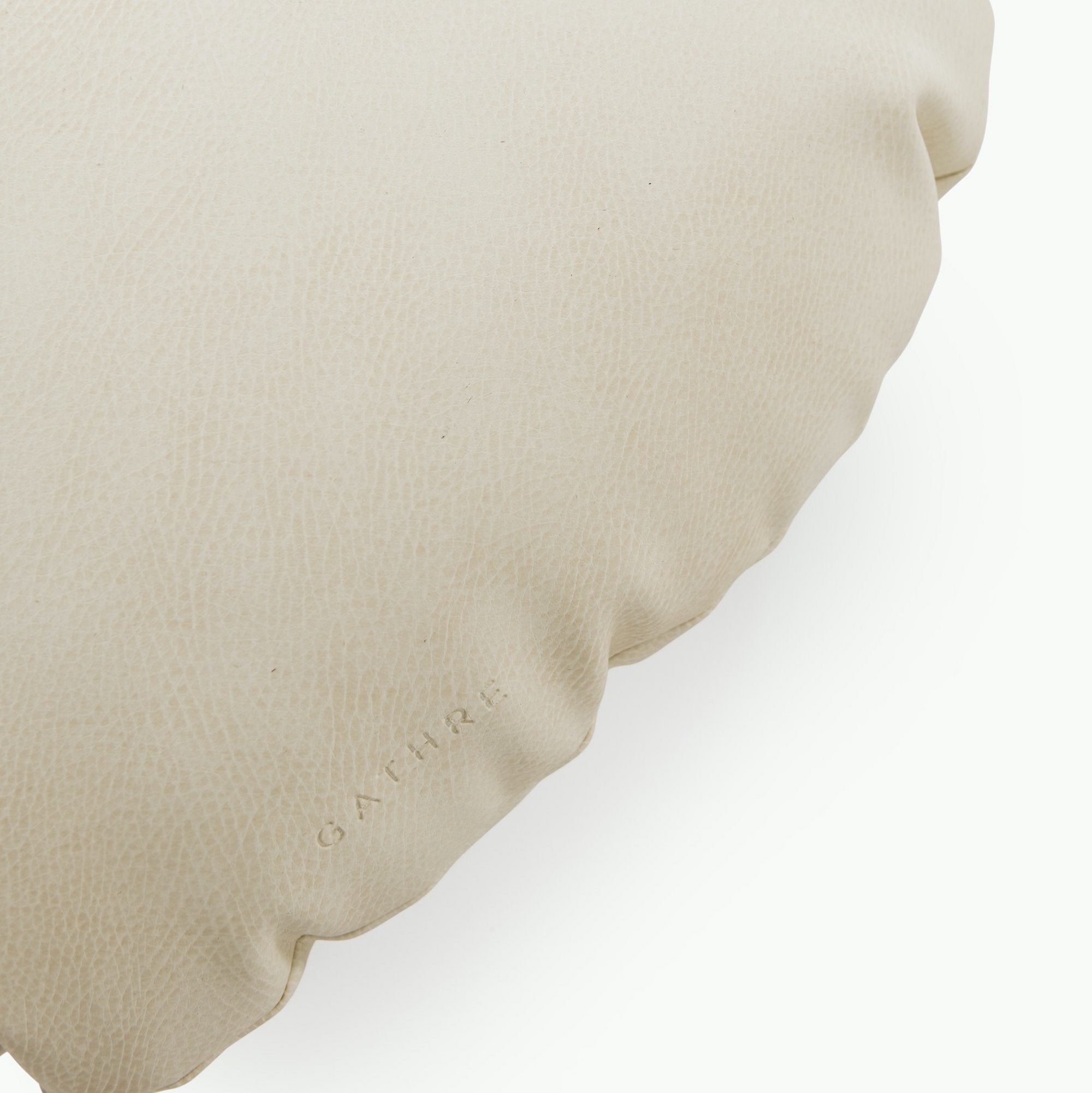 Blanc (on sale)@Gathre deboss on the Blanc Heart Pillow