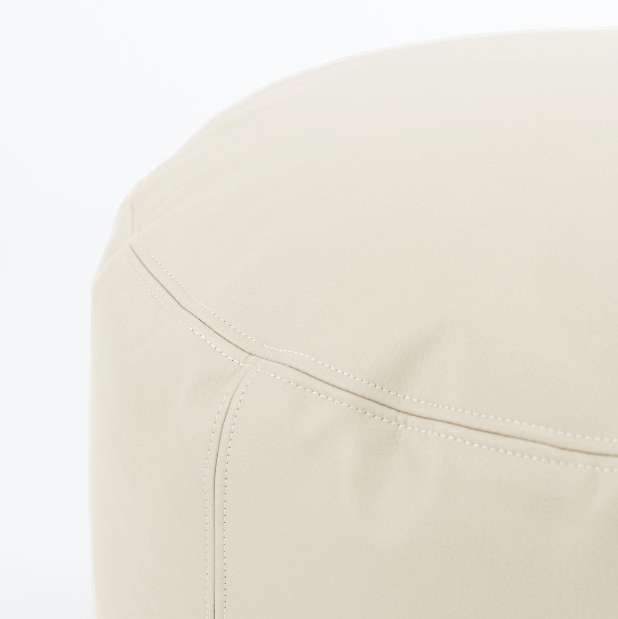 Blanc (on sale)@Close up of the Blanc Circle Pouf