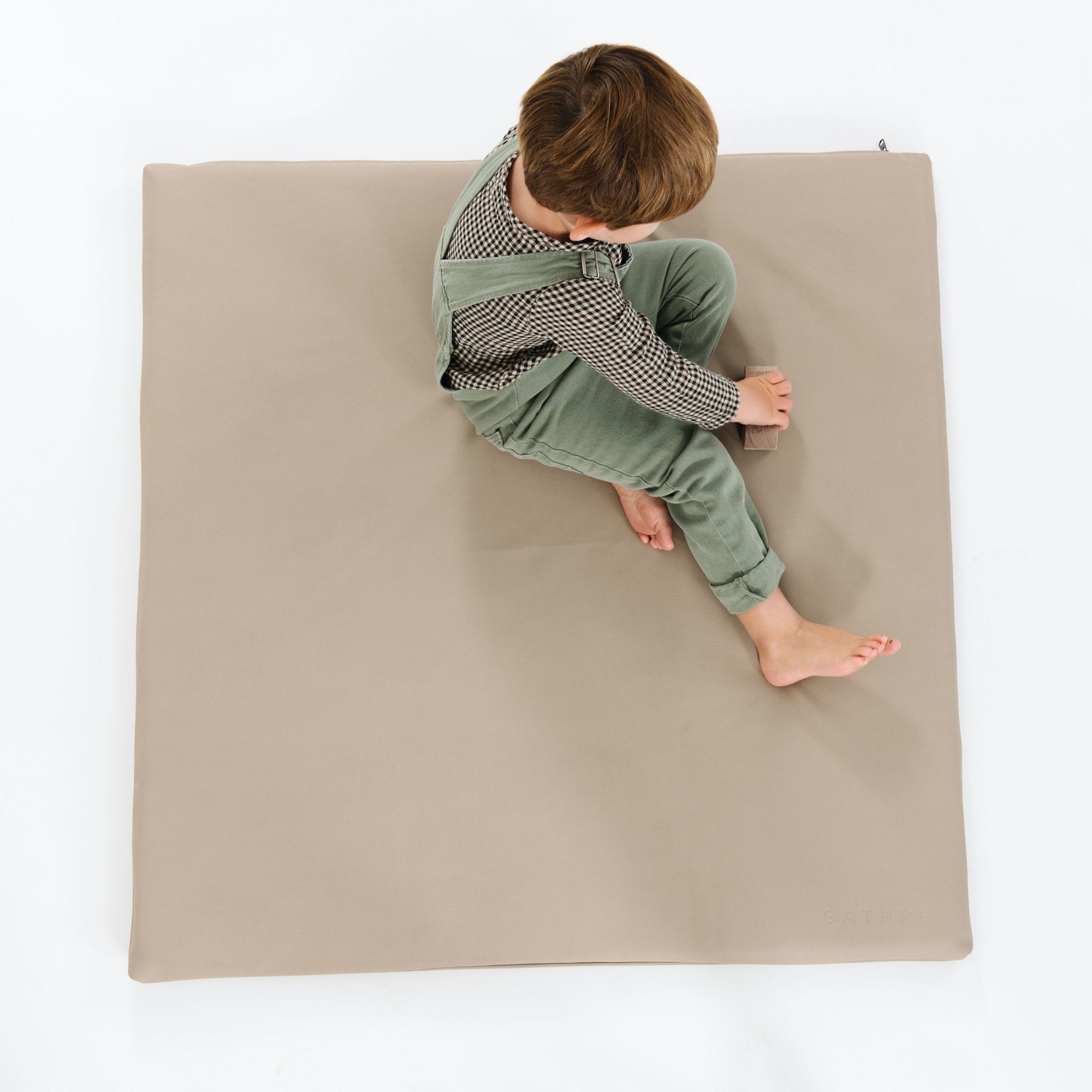 Ember (on sale) / Square@boy sitting on ember padded mini