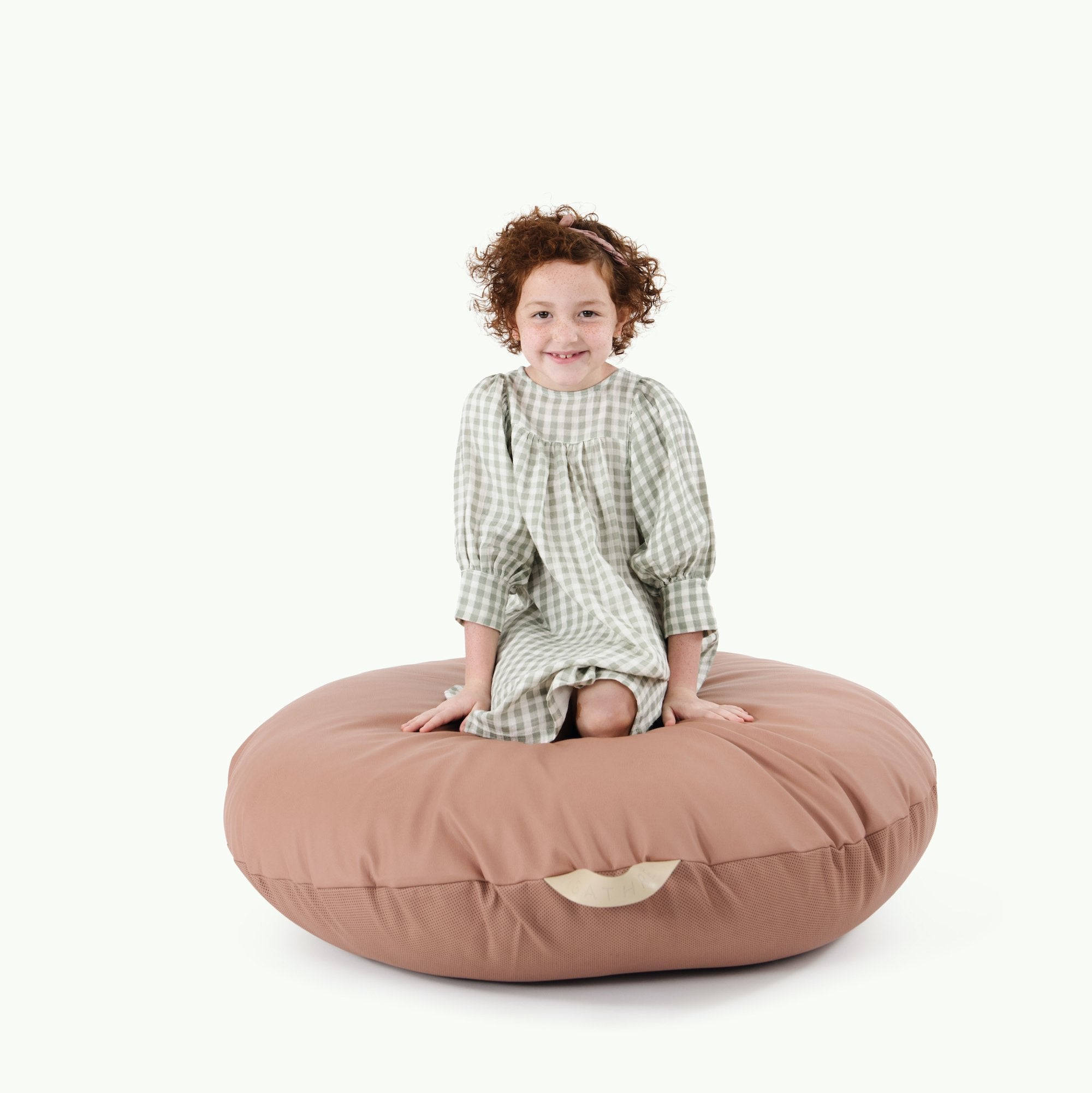 Sienna (on sale) / Circle@Kid sitting on the Sienna Circle Floor Cushion