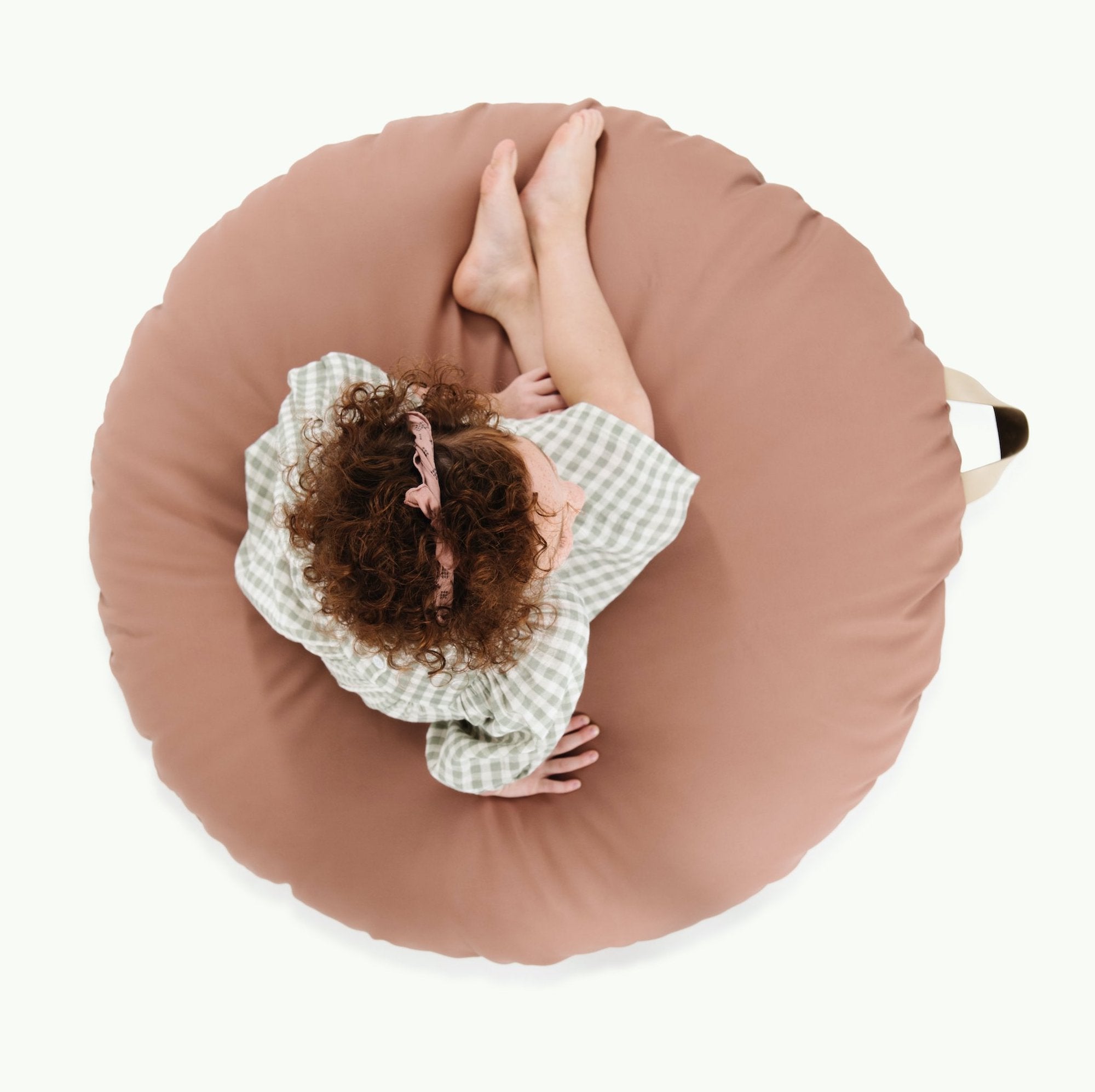 Sienna (on sale) / Circle@Overhead of kid sitting on the Sienna Circle Floor Cushion