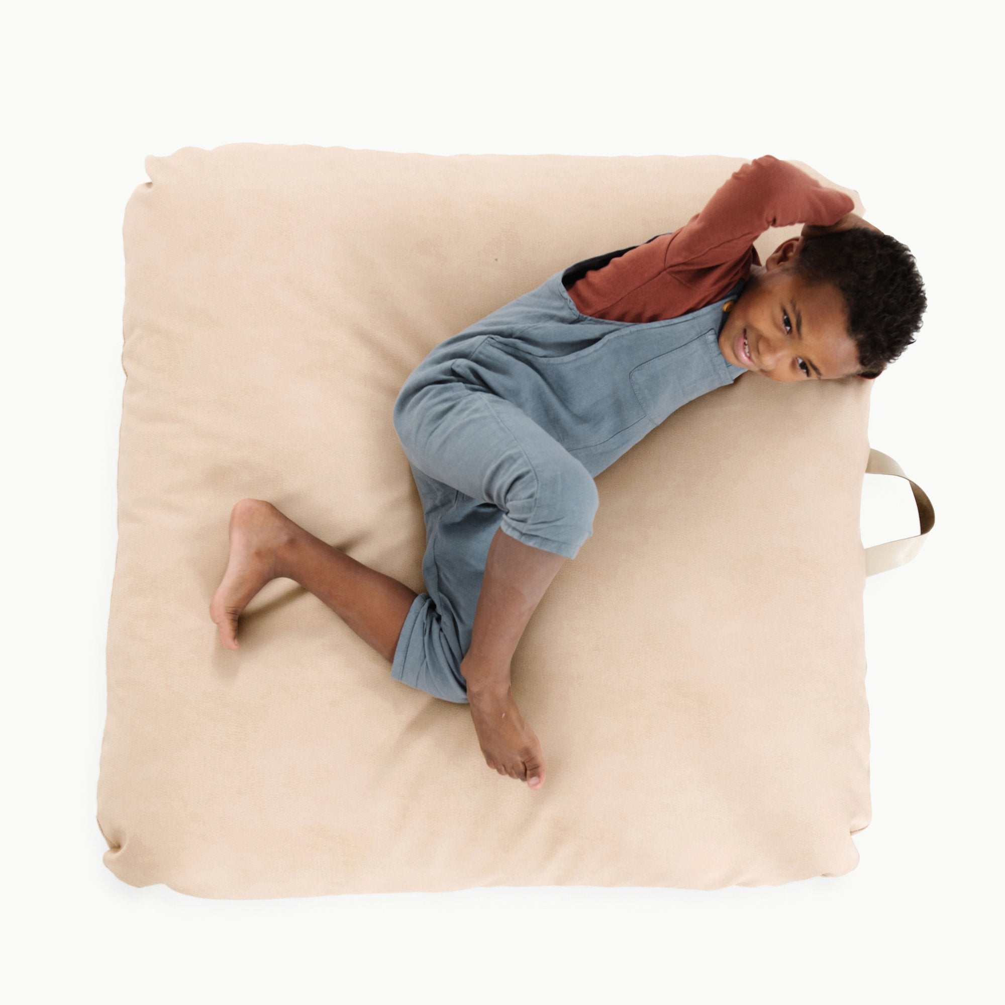 Untanned (on sale) / Square@Overhead kid sitting on the Untanned Square Floor Cushion