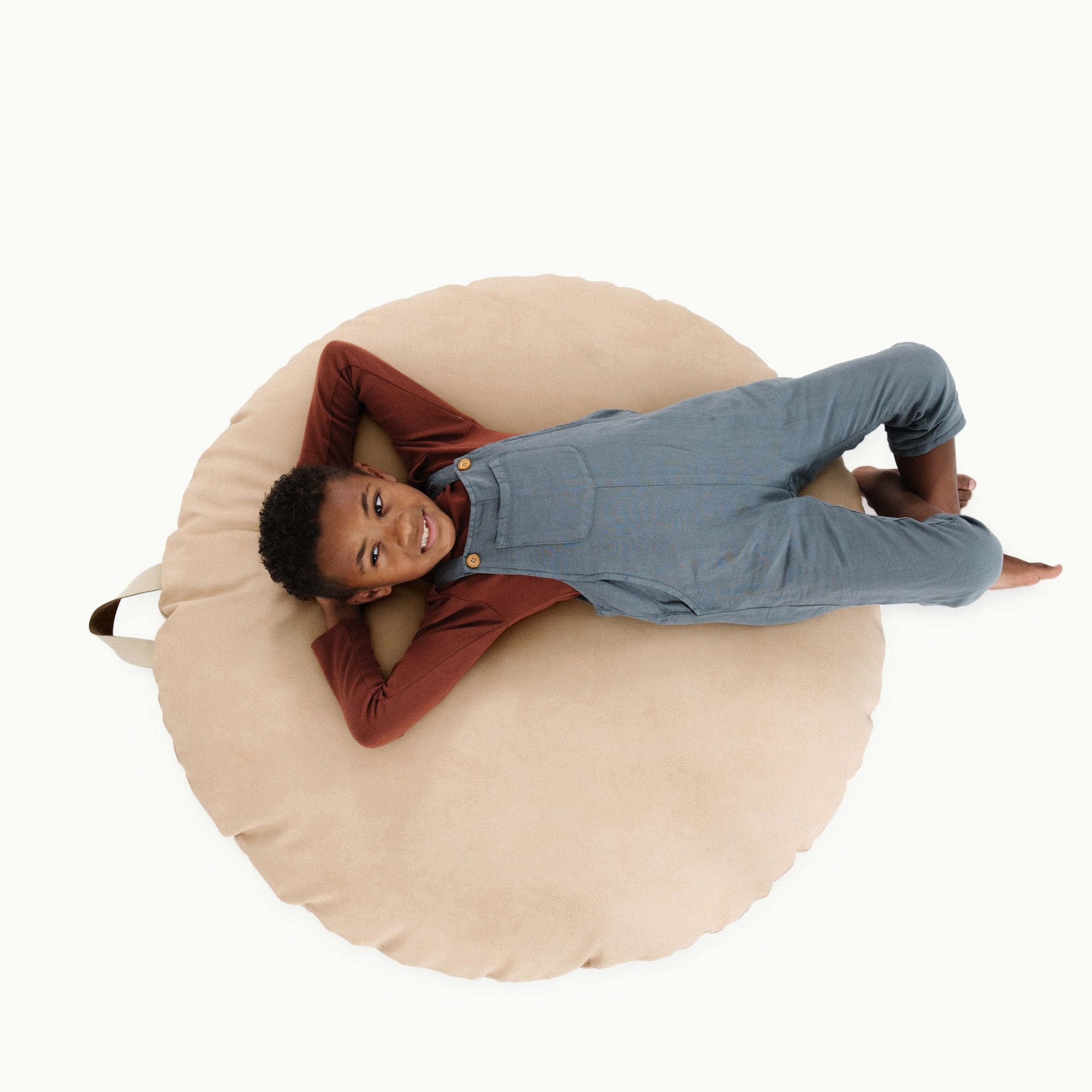 Untanned  (on sale) / Circle@Overhead kid sitting on the Untanned Circle Floor Cushion