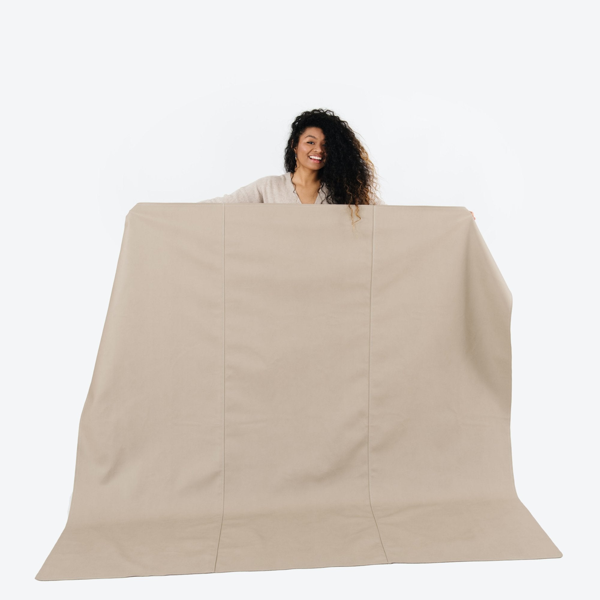 Ember (on sale) / Square@Woman holding a Ember Square Maxi Mat