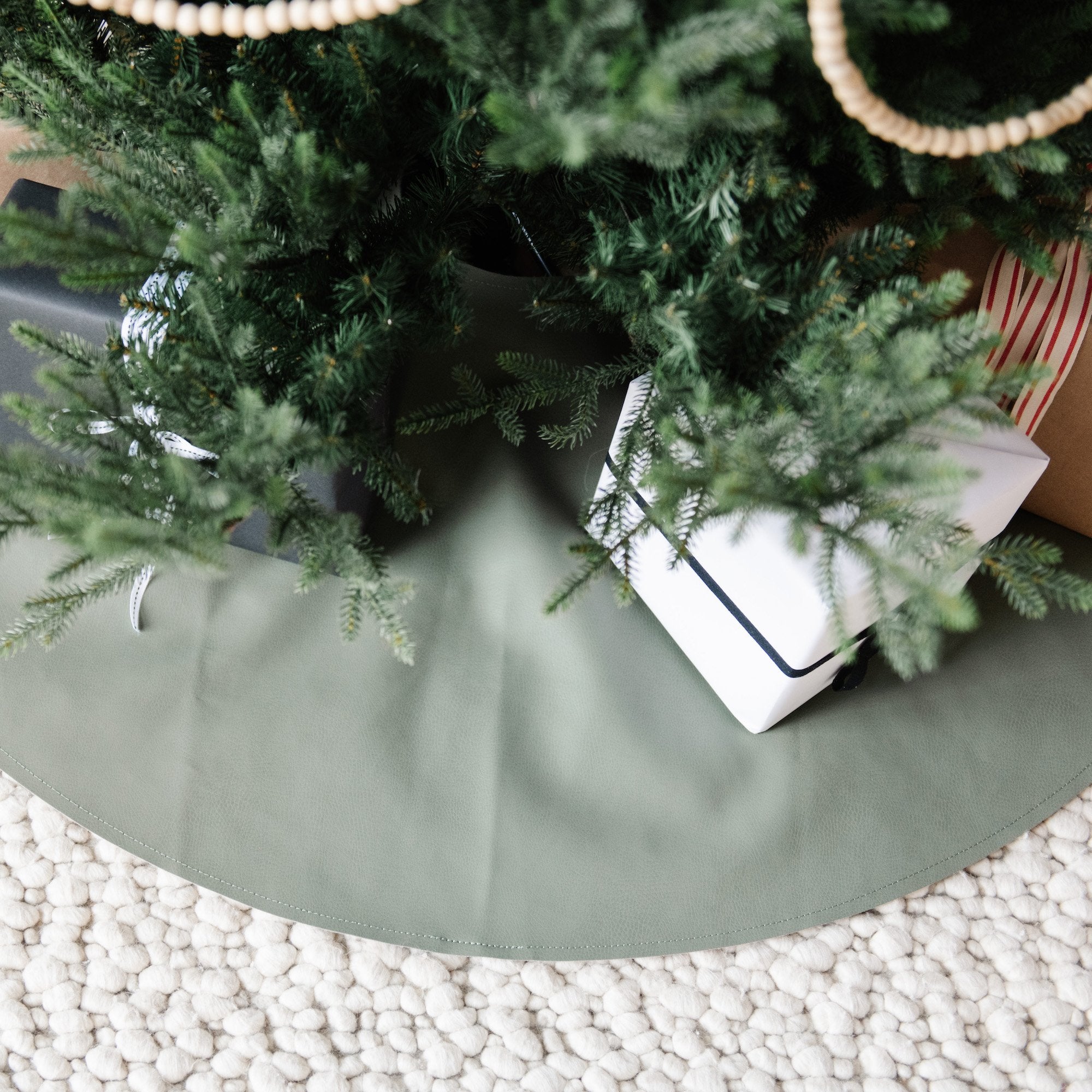 Thyme@Thyme Tree Skirt under tree