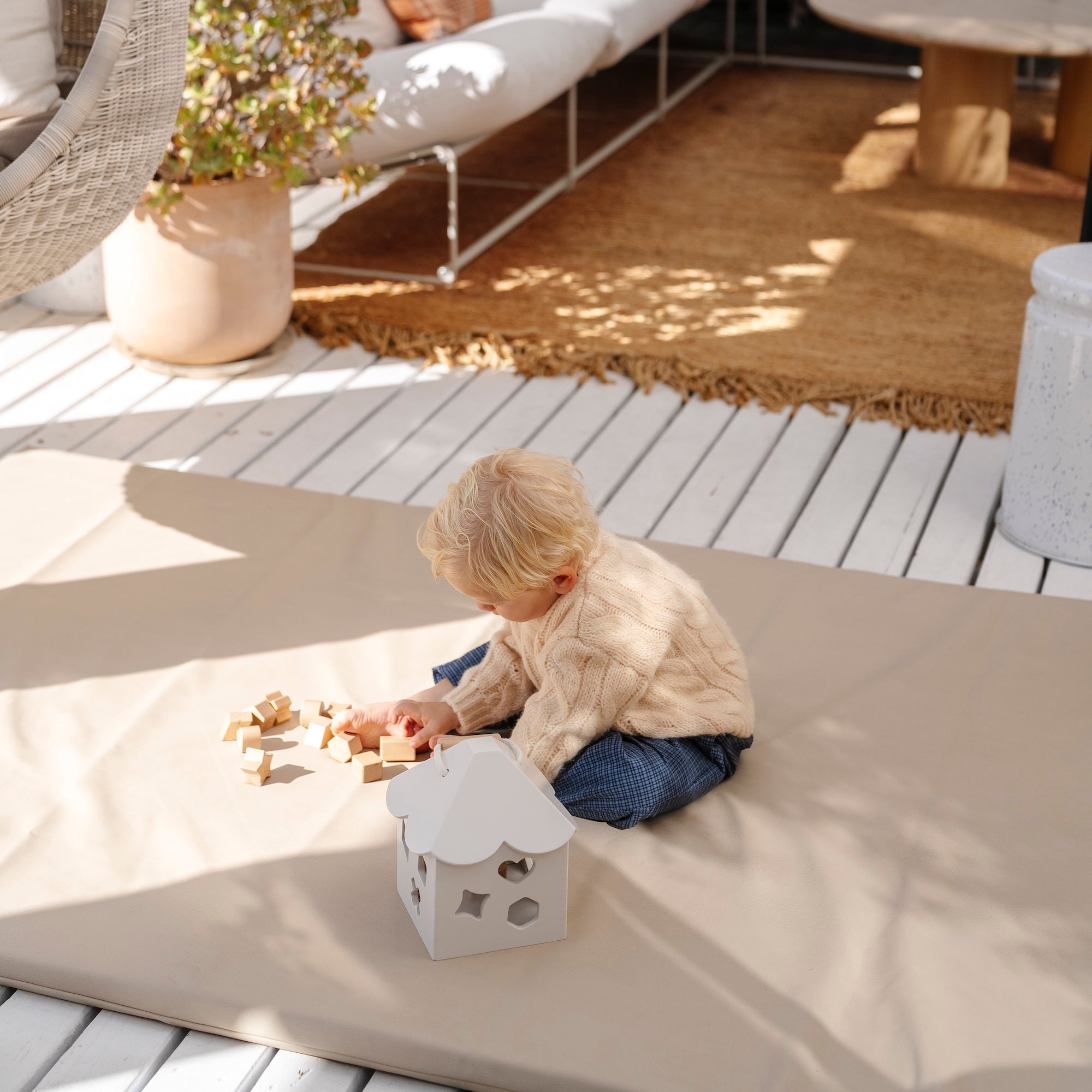 Ivory@lifestyle image of shape sorter