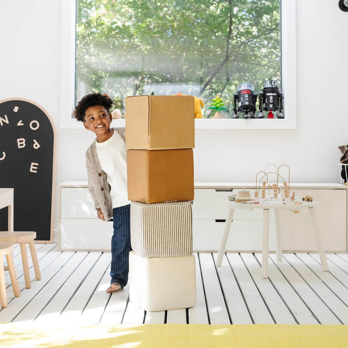 Wheat • Stone Stripe@Lifestyle of Kid playing with Stone Stripe Cubes
