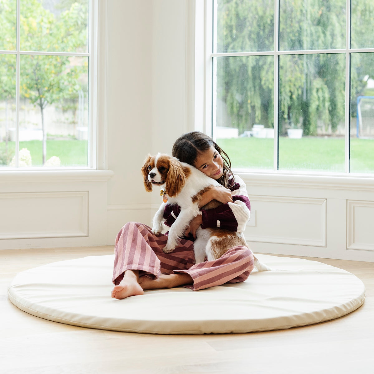 Ivory@Child sitting on Padded Midi Circle