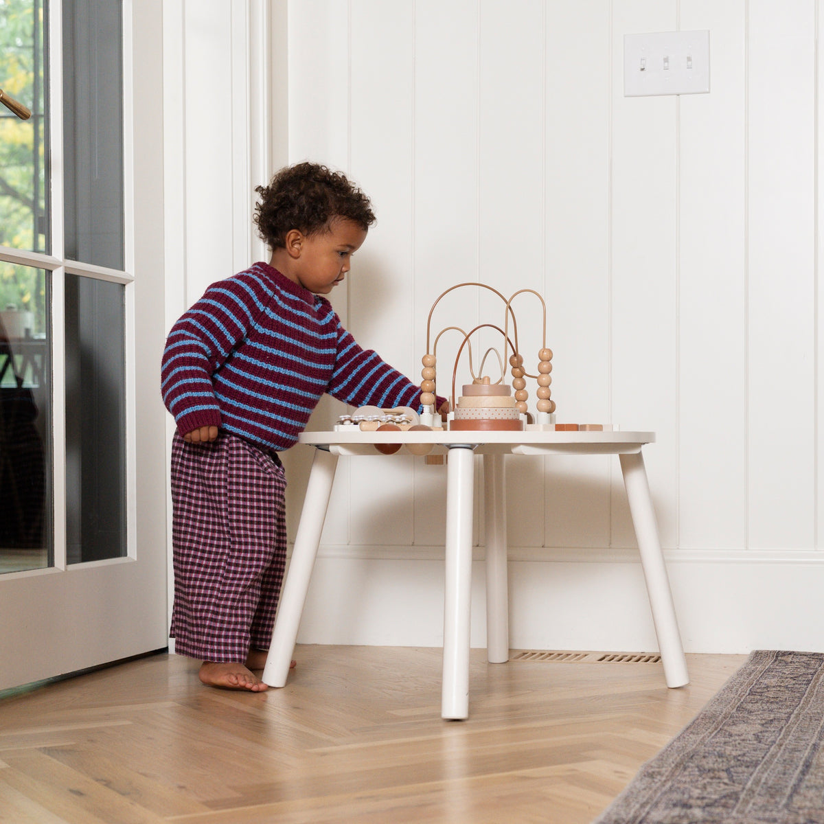 Camel@Activity table styled in a shared living space for kids