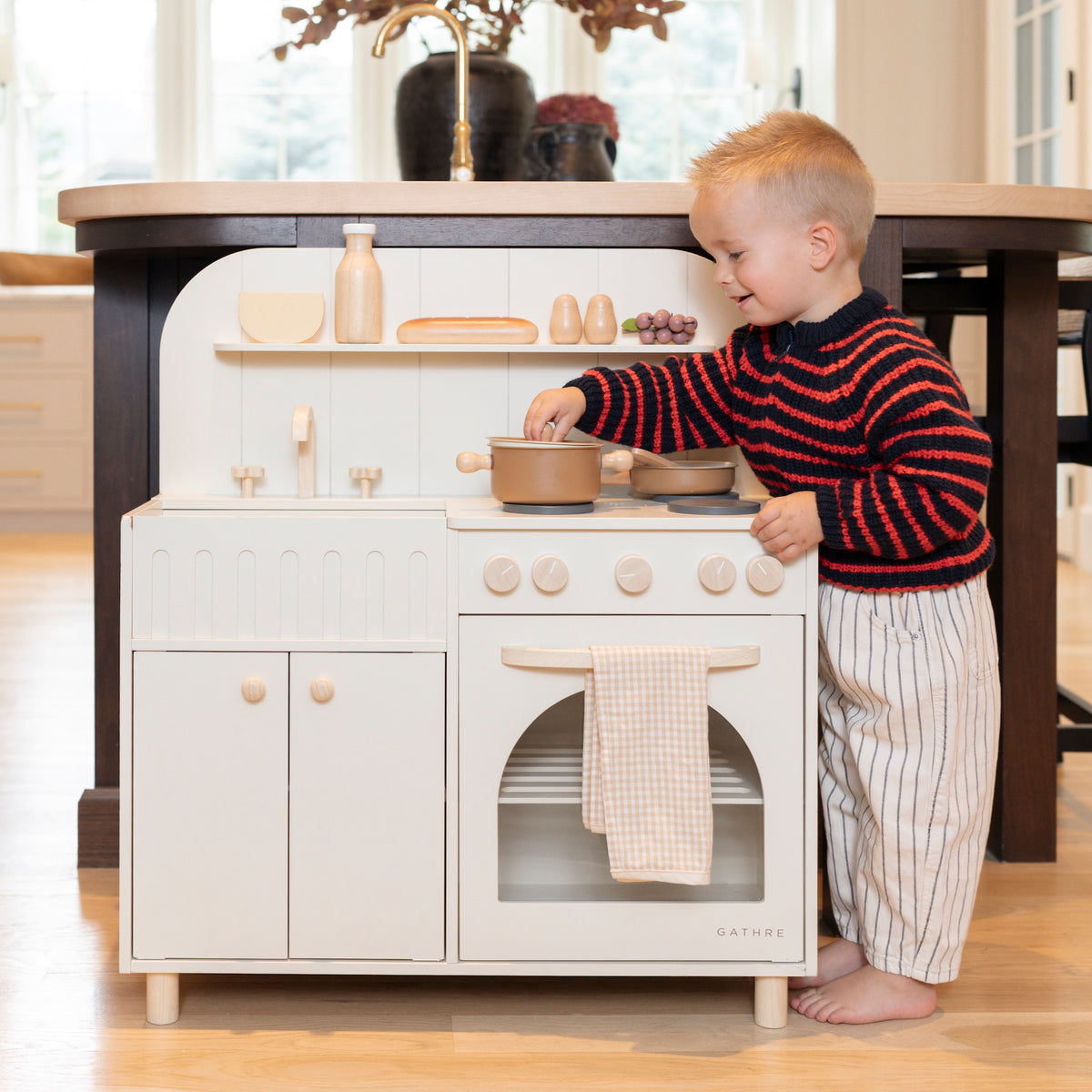 Ivory@play kitchen lifestyle image