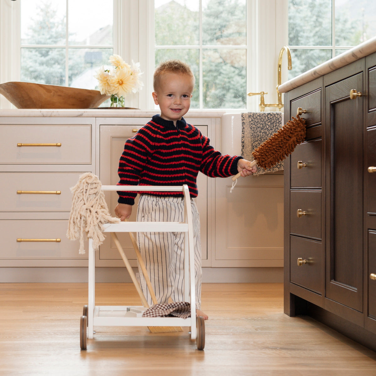 Ivory@lifestyle image of the cleaning cart