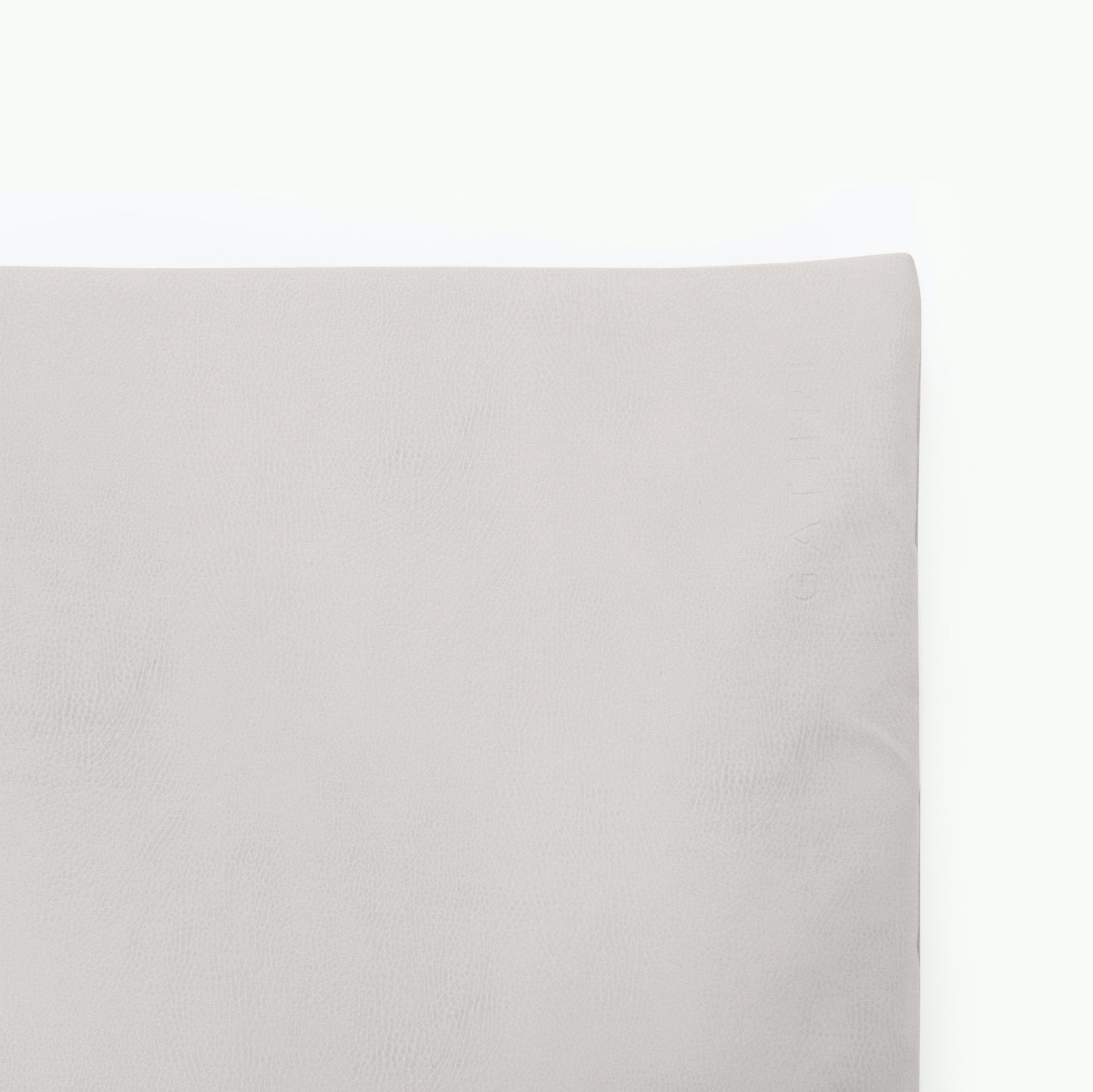 Gull (on sale) / Square@corner detail on gull padded mini