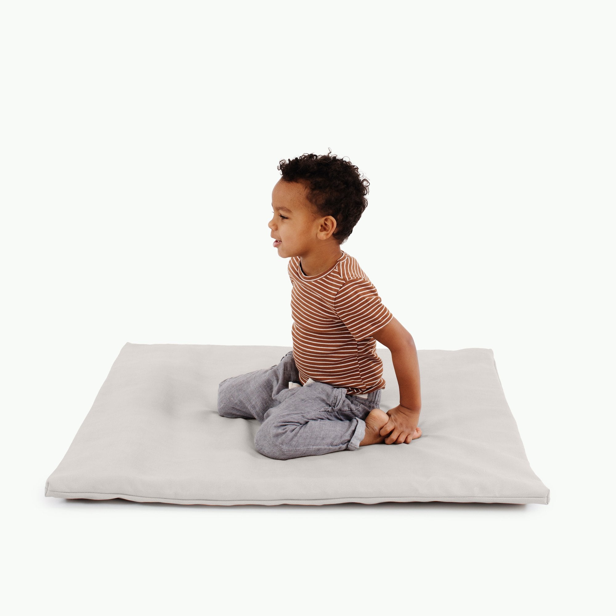 Gull (on sale) / Square@boy sitting on gull padded mini square