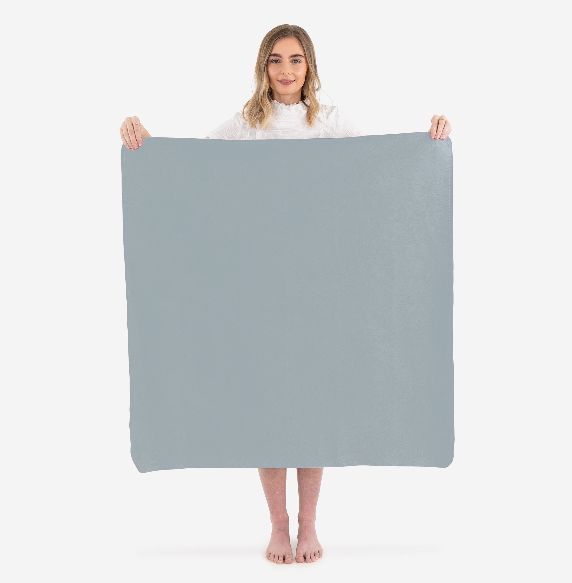 Heron (on sale)@Woman holding the Heron Mini Mat