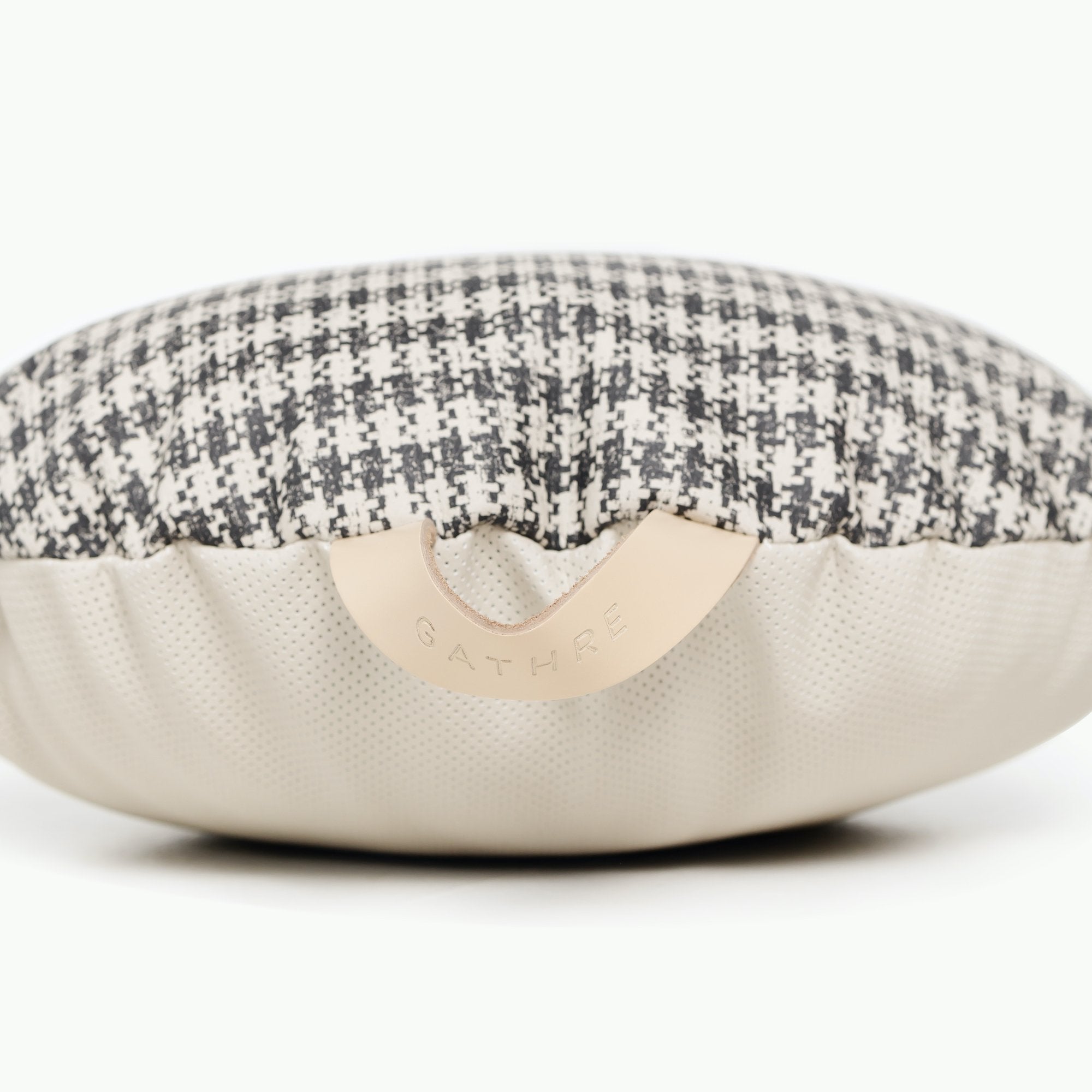Houndstooth (on sale) / Circle@Handle detail of the Houndstooth Circle Floor Cushion