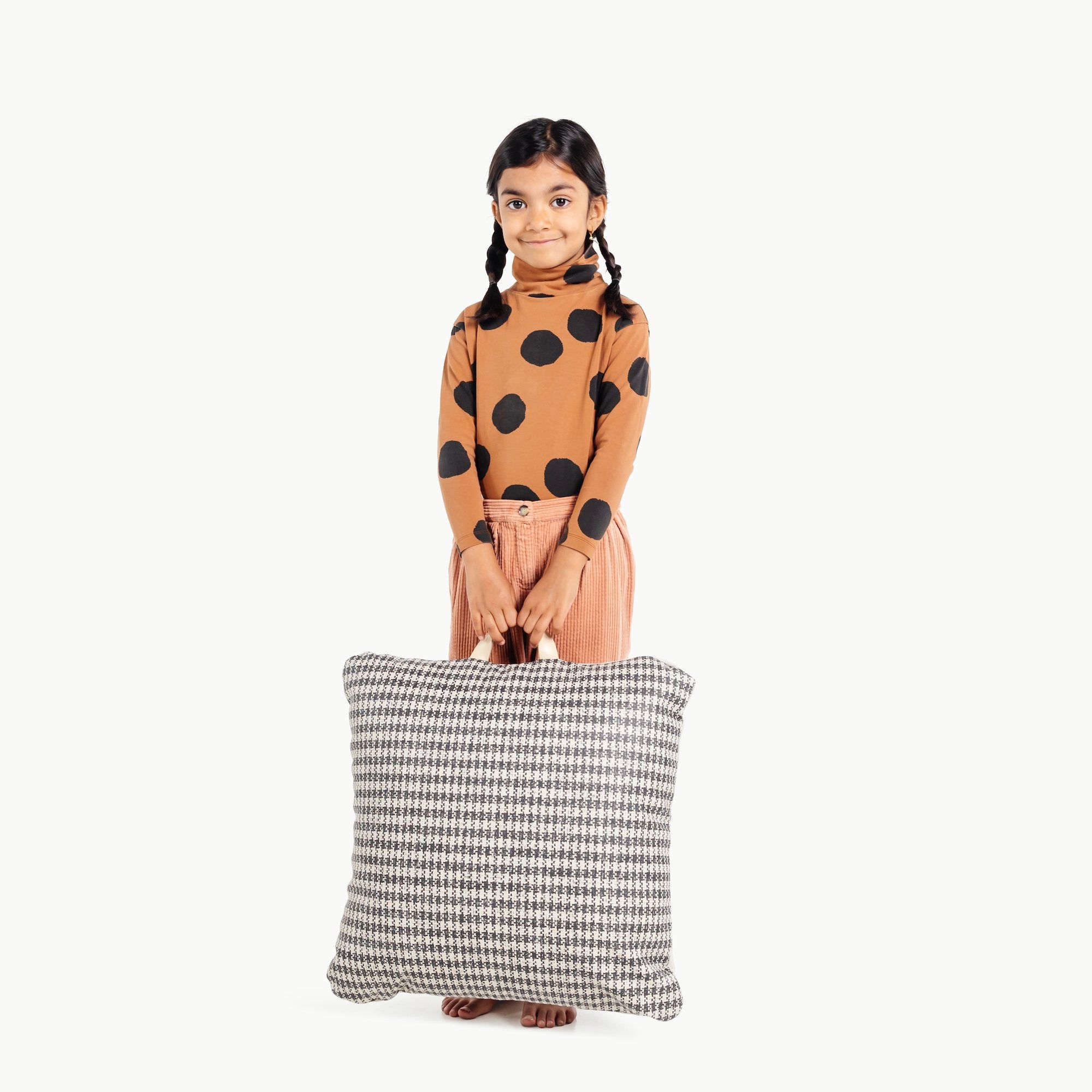 Houndstooth (on sale) / Square@Kid holding the Houndstooth Square Mini Floor Cushion