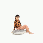 Houndstooth (on sale) / Square@Kid sitting on the Houndstooth Square Mini Floor Cushion