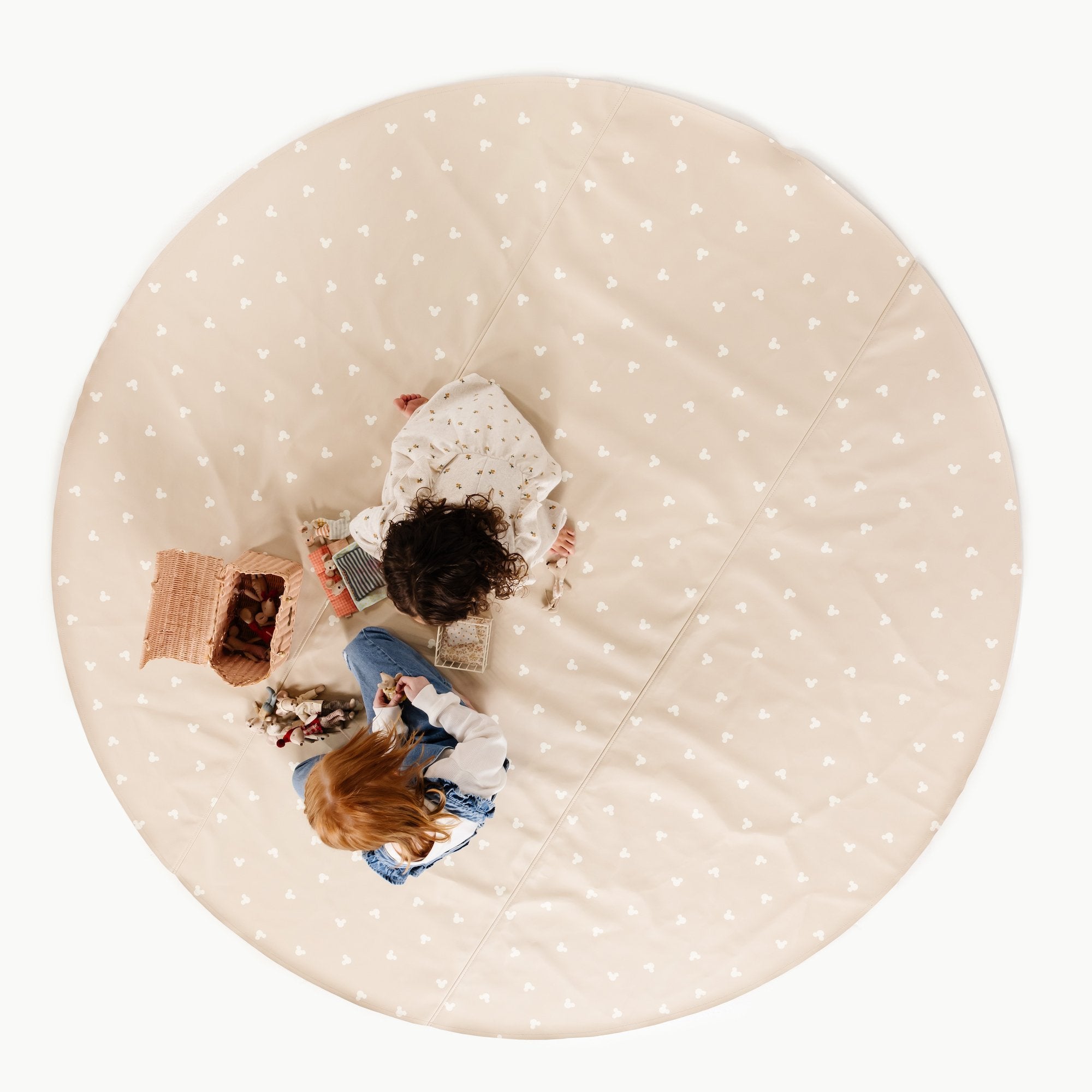 Mickey Mouse (on sale) / Circle@Overhead of kids playing on a Mickey Mouse Circle Maxi Mat