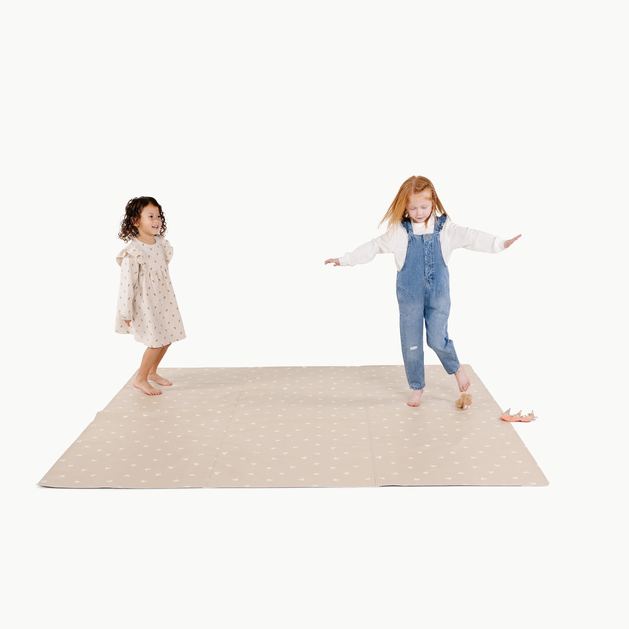 Mickey Mouse (on sale) / Square@Kids playing on a Mickey Mouse Square Maxi Mat