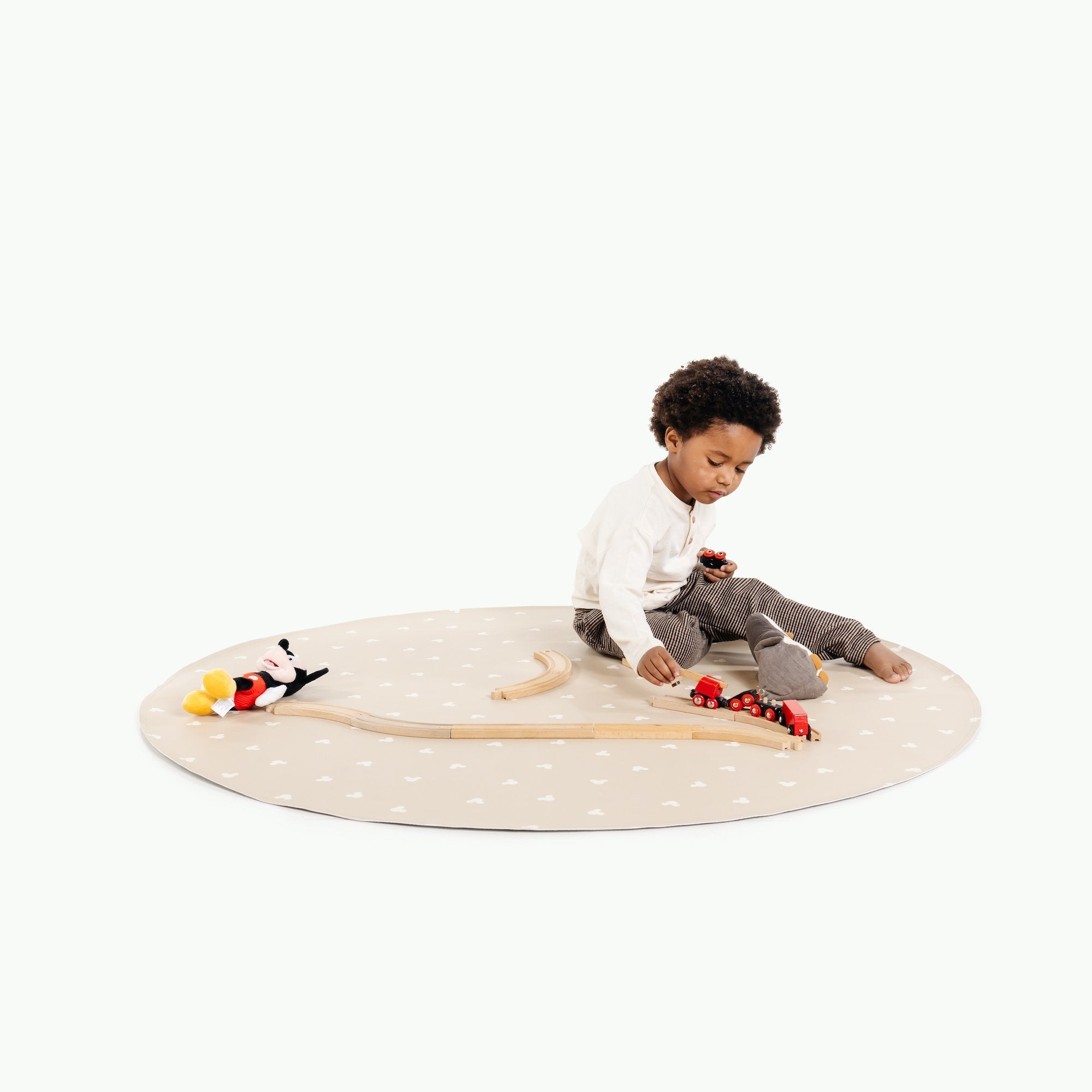 Mickey Mouse (on sale) / Circle@Kid playing on the Mickey Mouse Circle Midi Mat