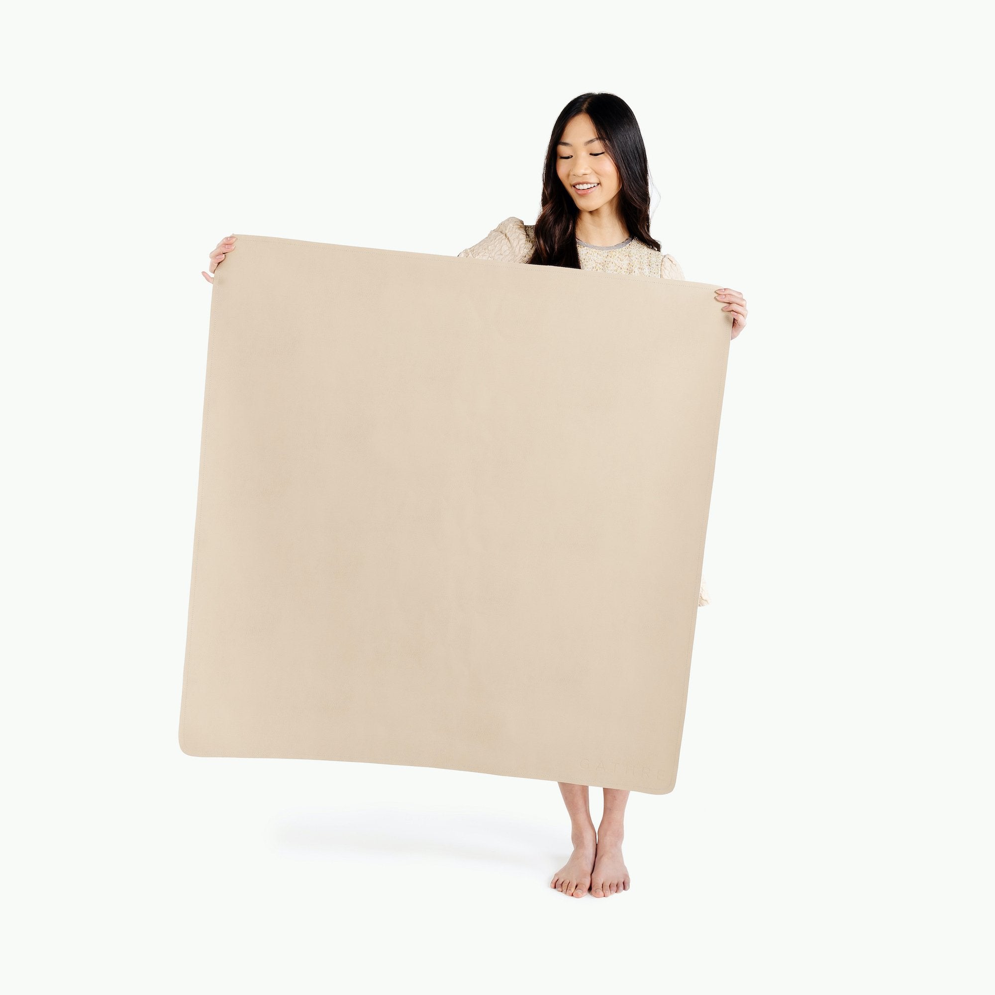 Millet@Woman holding the Millet Mini Mat