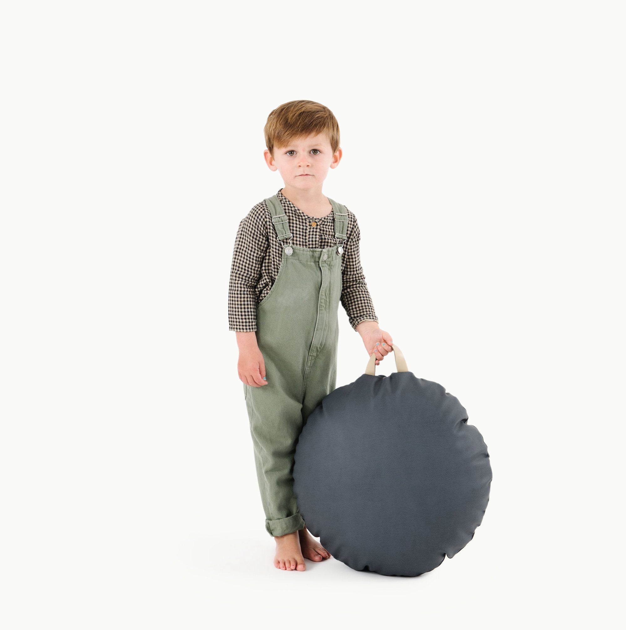 Nightfall (on sale) / Circle@kid holding the nightfall mini circle floor cushion