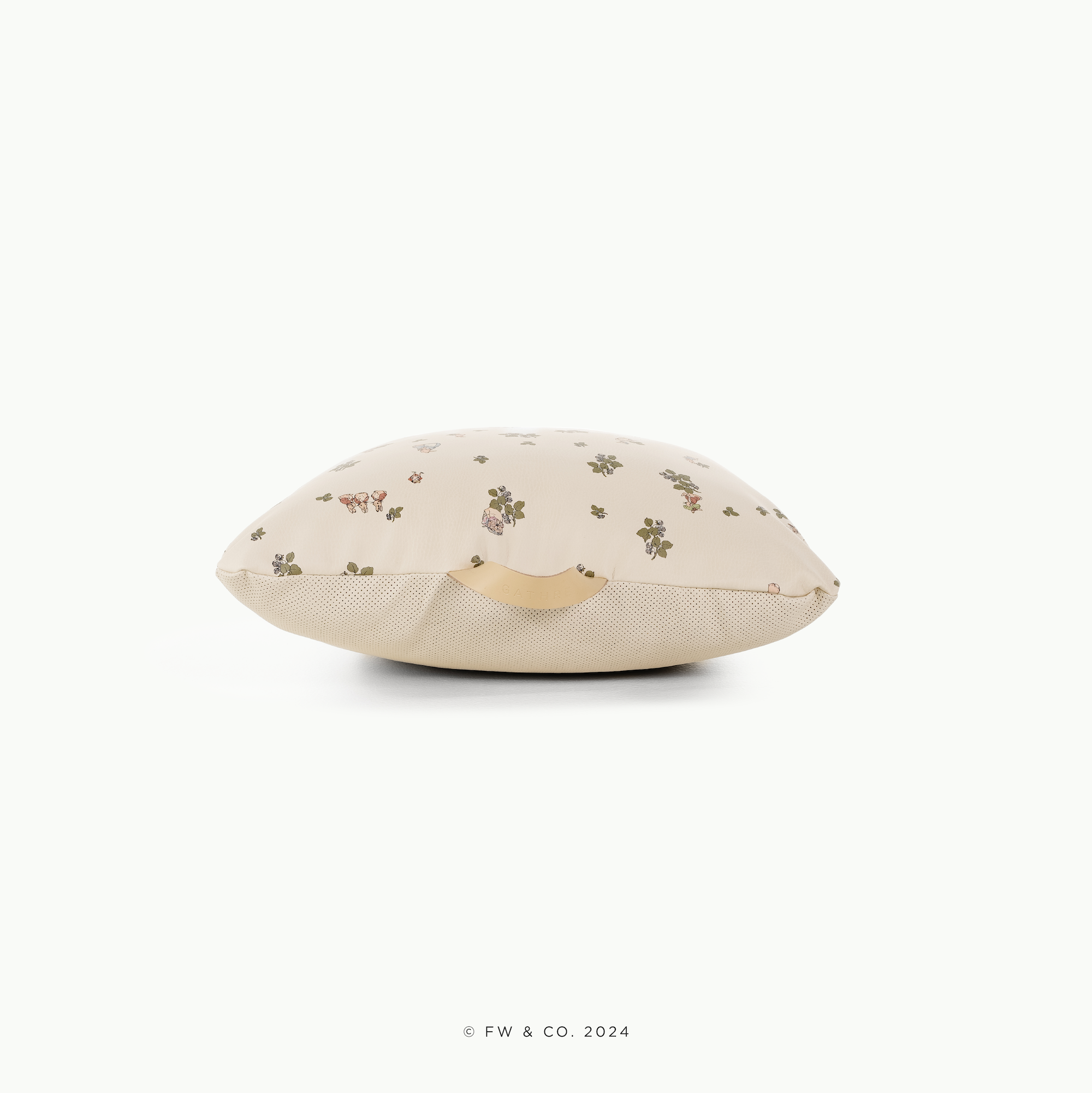 Peter Rabbit™ / Square@handle detail of mini cushion