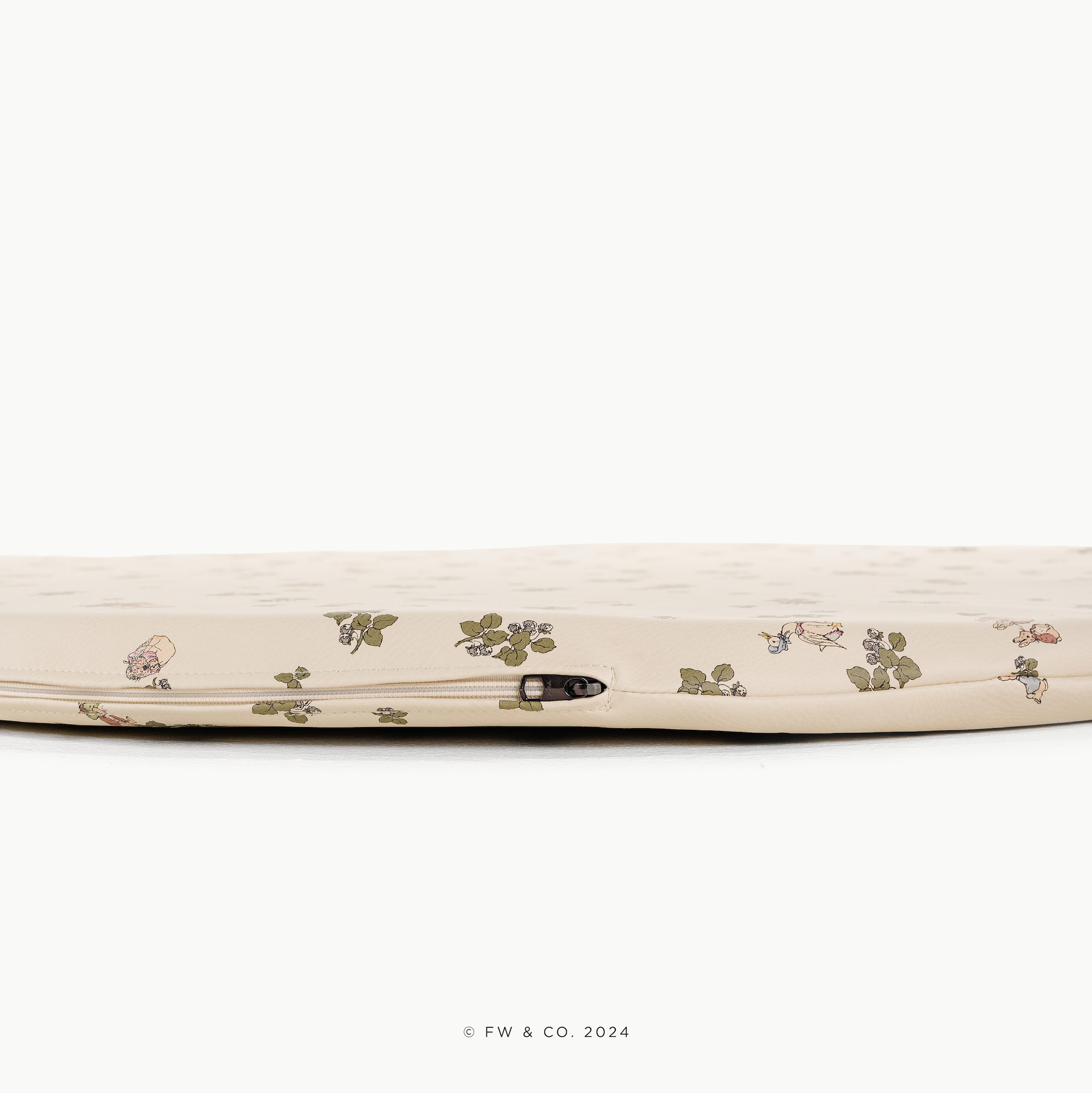 Peter Rabbit™ (on sale)@zipper image detail shot