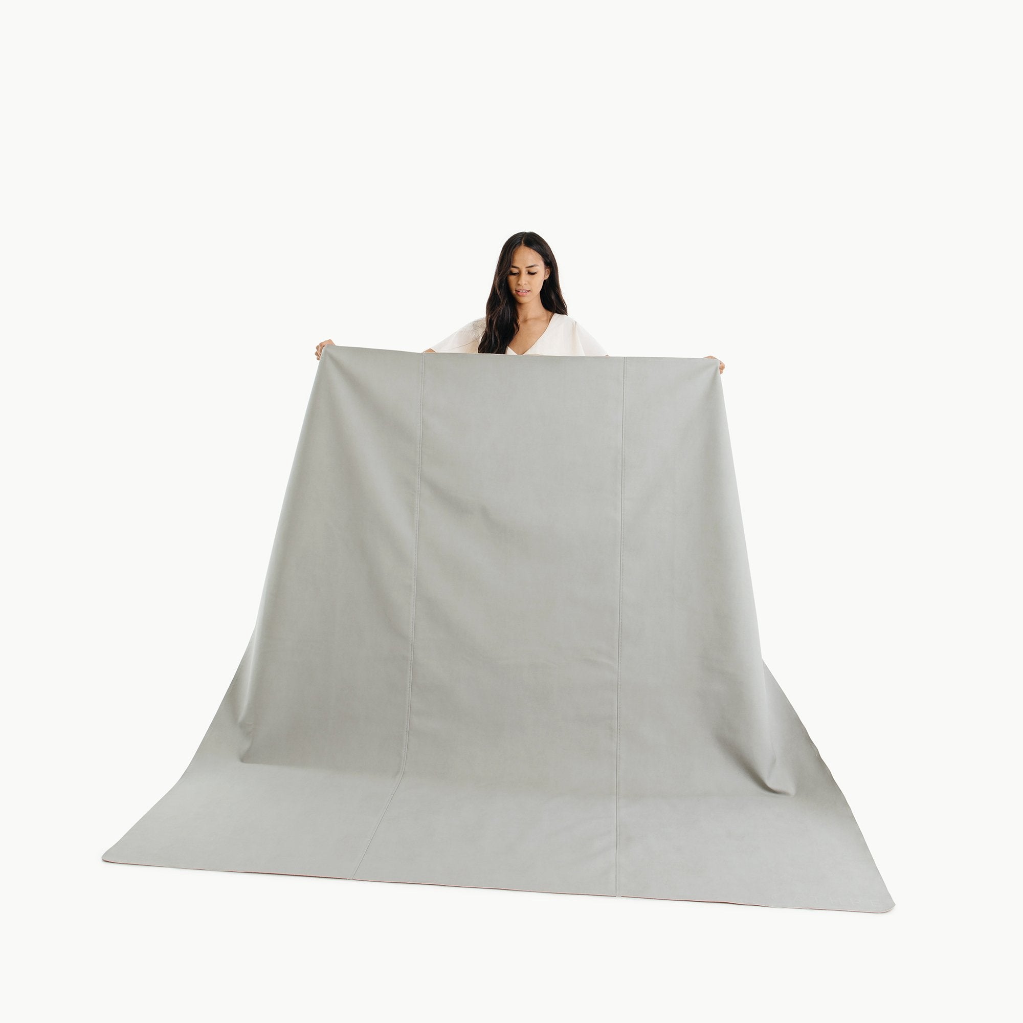 Pewter (on sale) / Square@Woman holding the Pewter Maxi Square