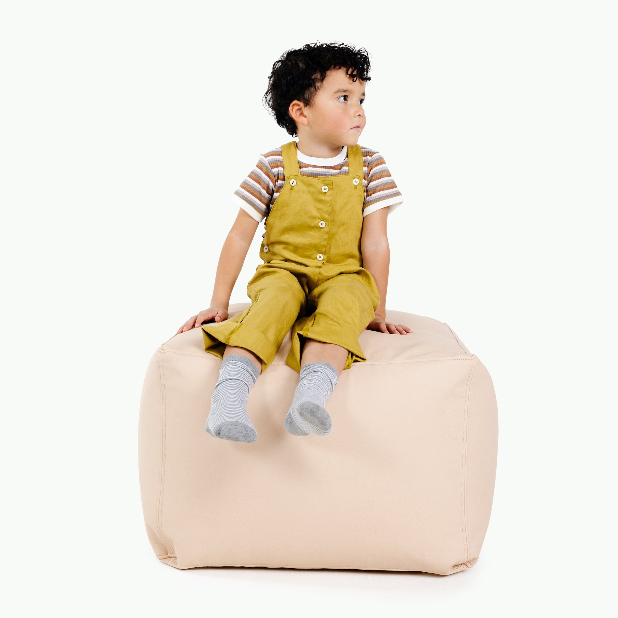 Pomelo (on sale) / Square@Kid sitting on the Pomelo Square Pouf